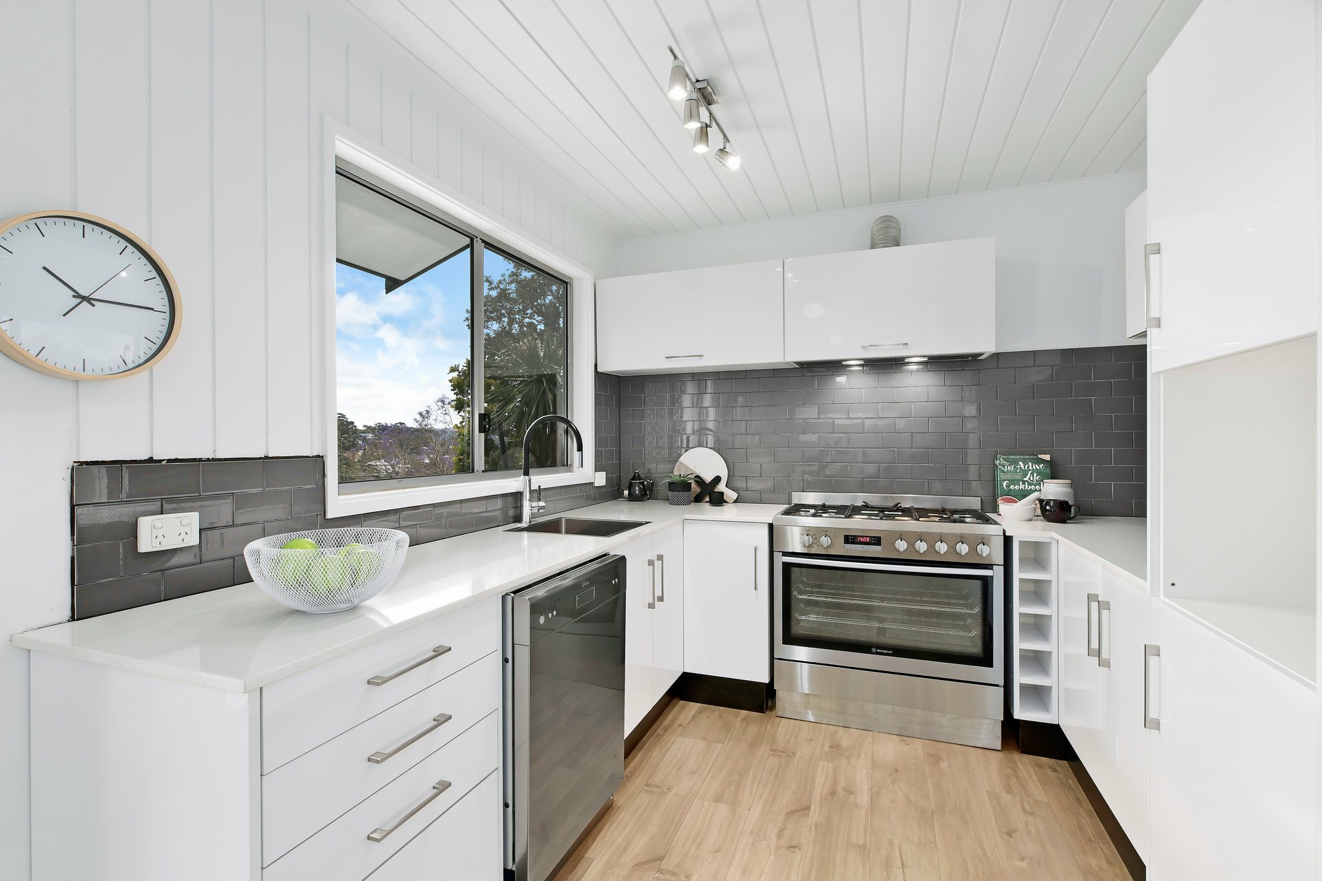 42 Riviera Avenue — photo 4 of 14