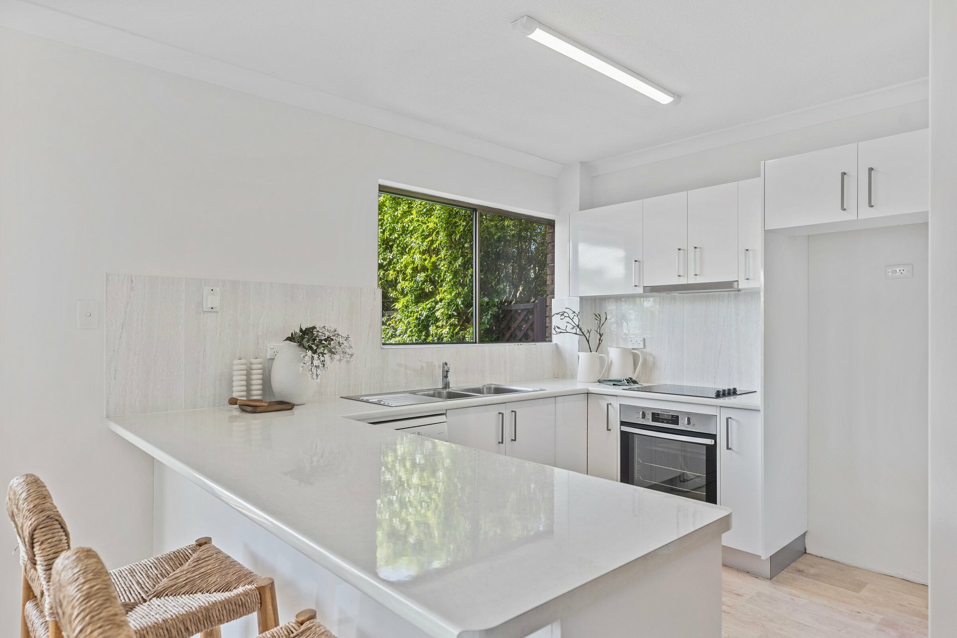 1/19 Barnhill Road — photo 3 of 14