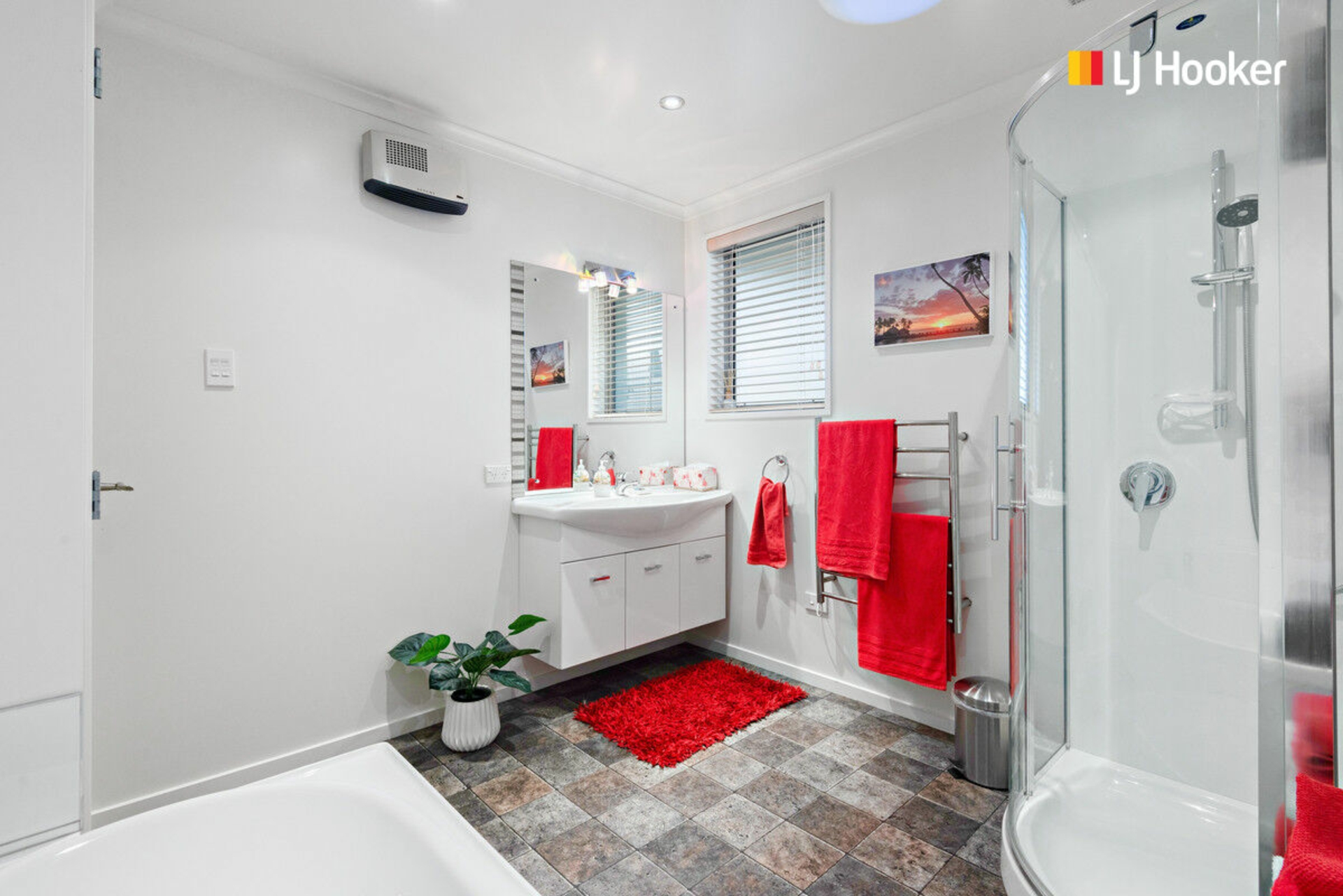 24 William James Close, MOSGIEL