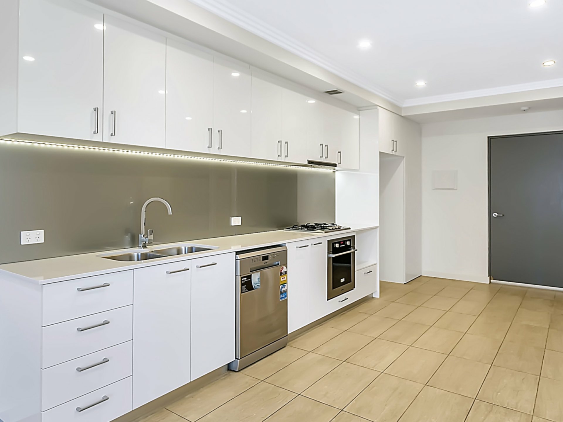 7/285 West Coast Highway, SCARBOROUGH