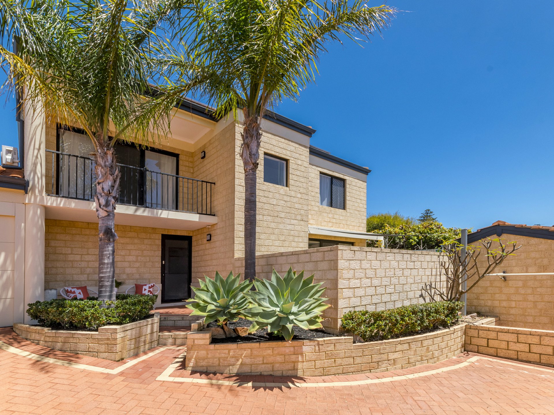 47b Brighton Rd — photo 2 of 30