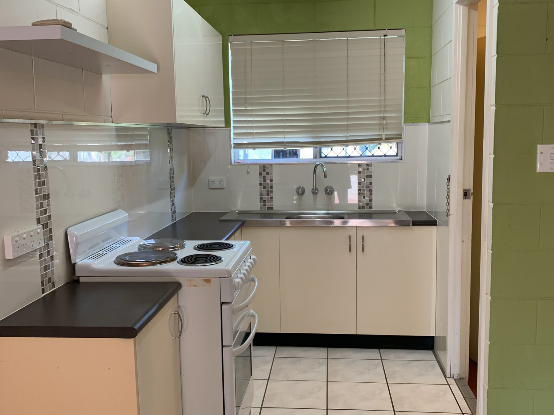 8/11 Porter Street, MACKAY