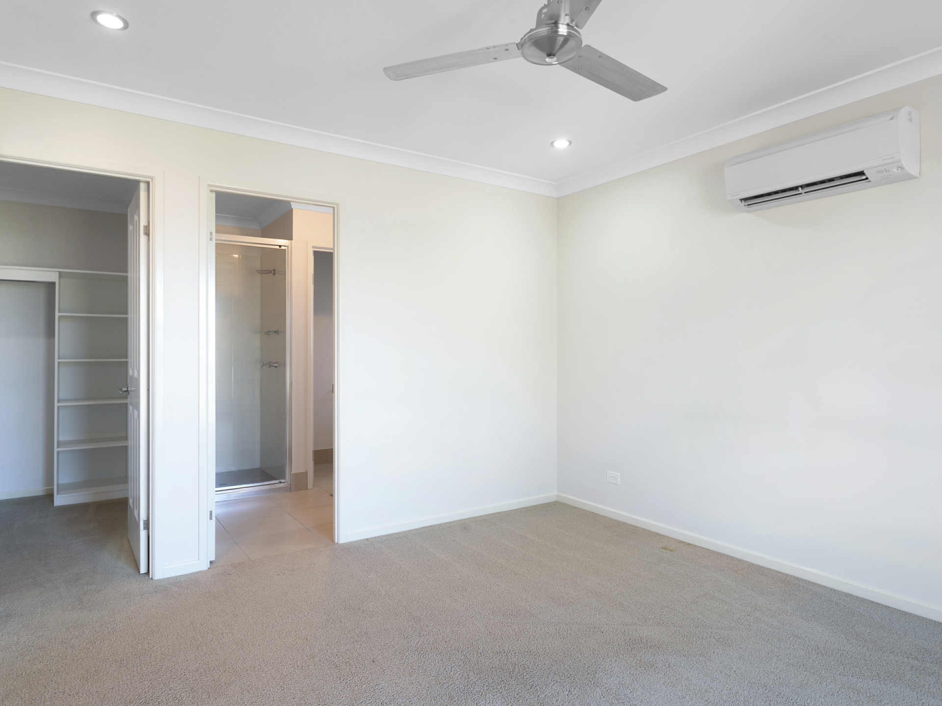 25 Phoenix Crescent, RURAL VIEW