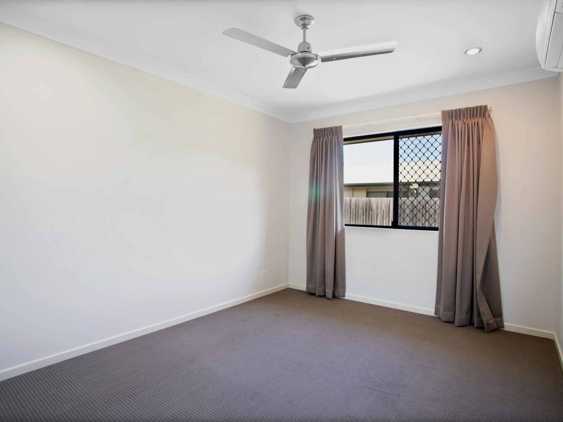 25 Phoenix Crescent, RURAL VIEW