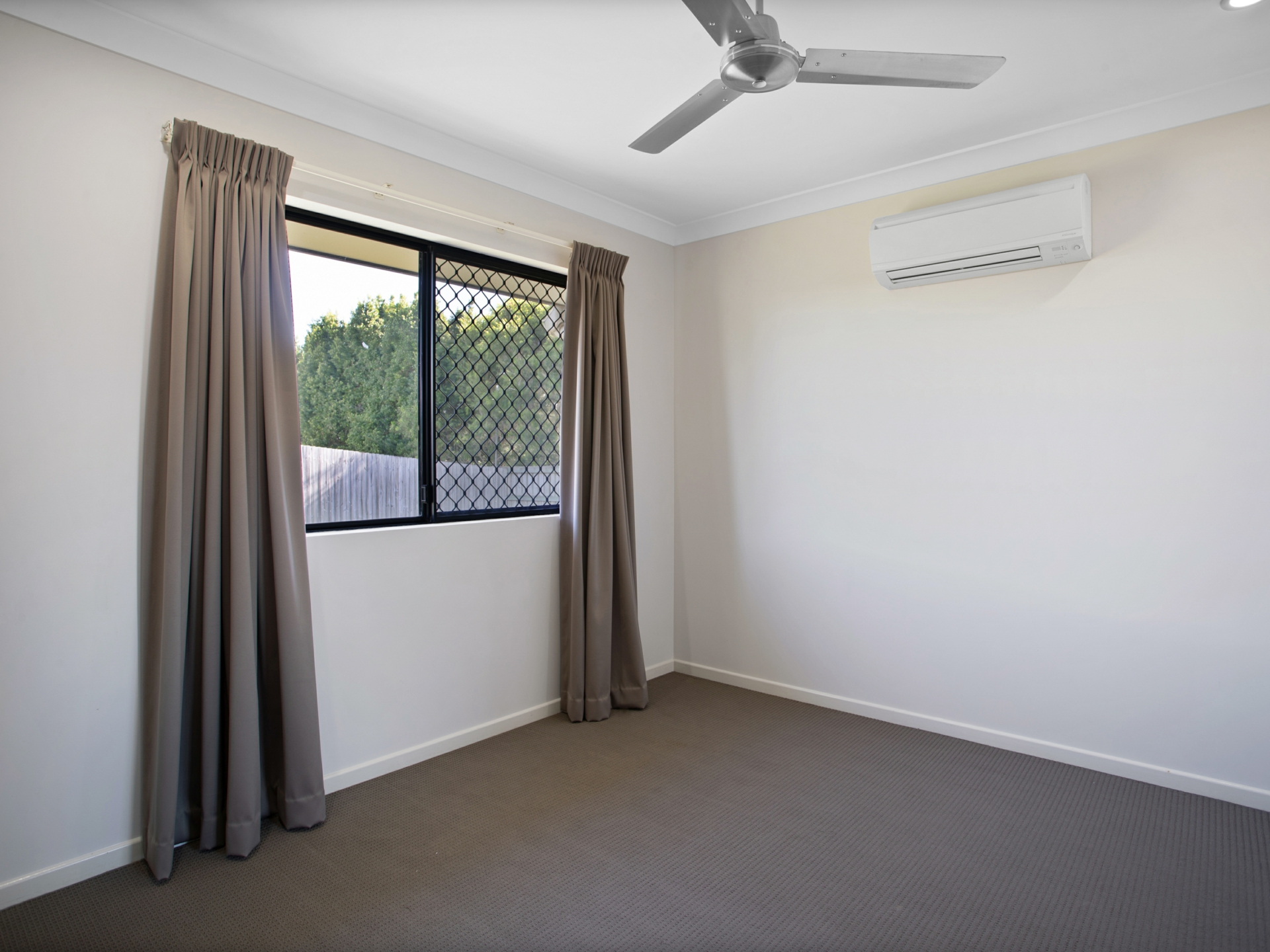 25 Phoenix Crescent, RURAL VIEW