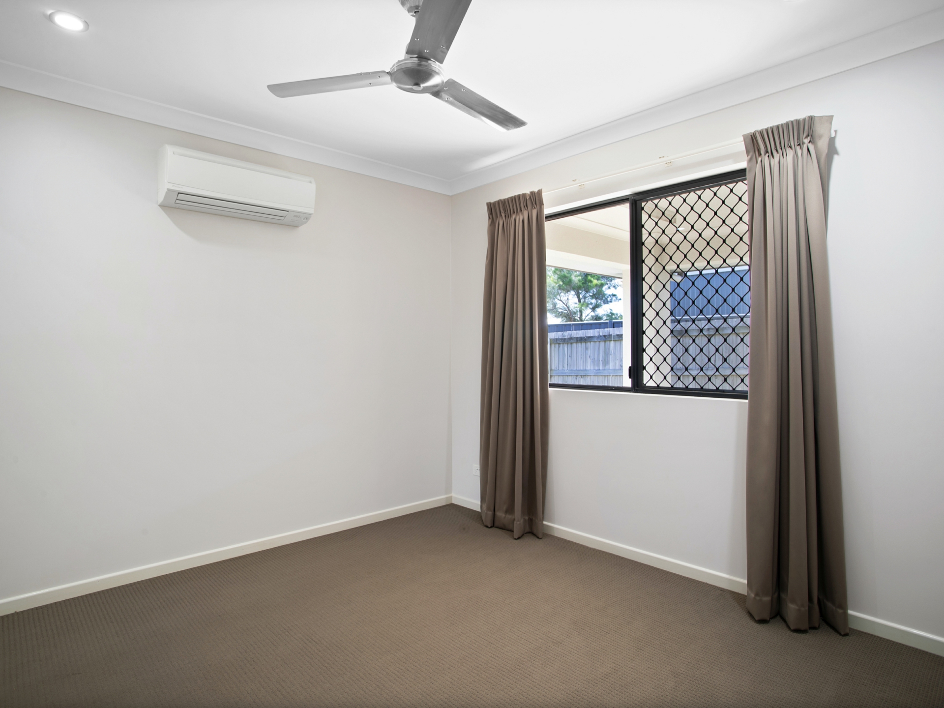 25 Phoenix Crescent, RURAL VIEW