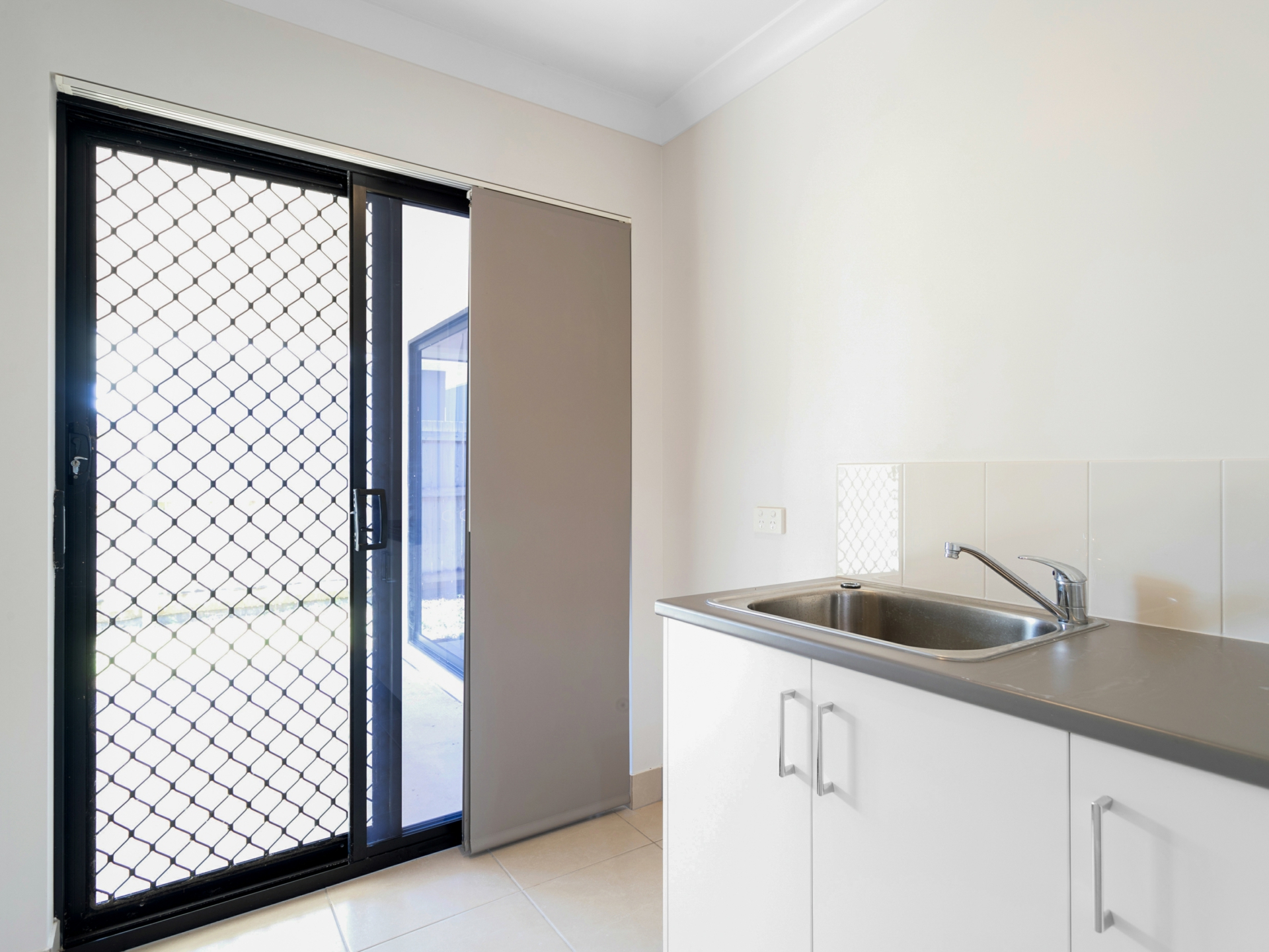 25 Phoenix Crescent, RURAL VIEW