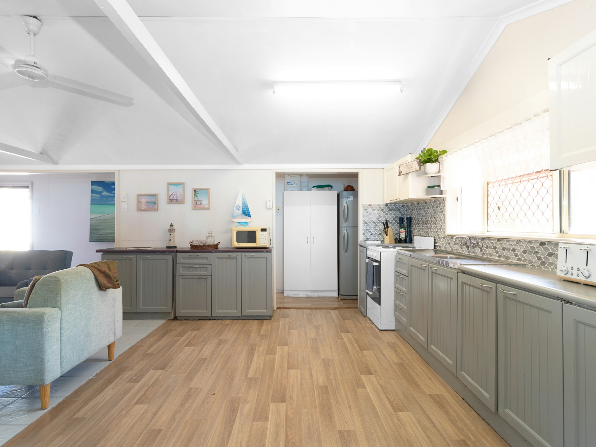 21 Colonial Drive, CLAIRVIEW