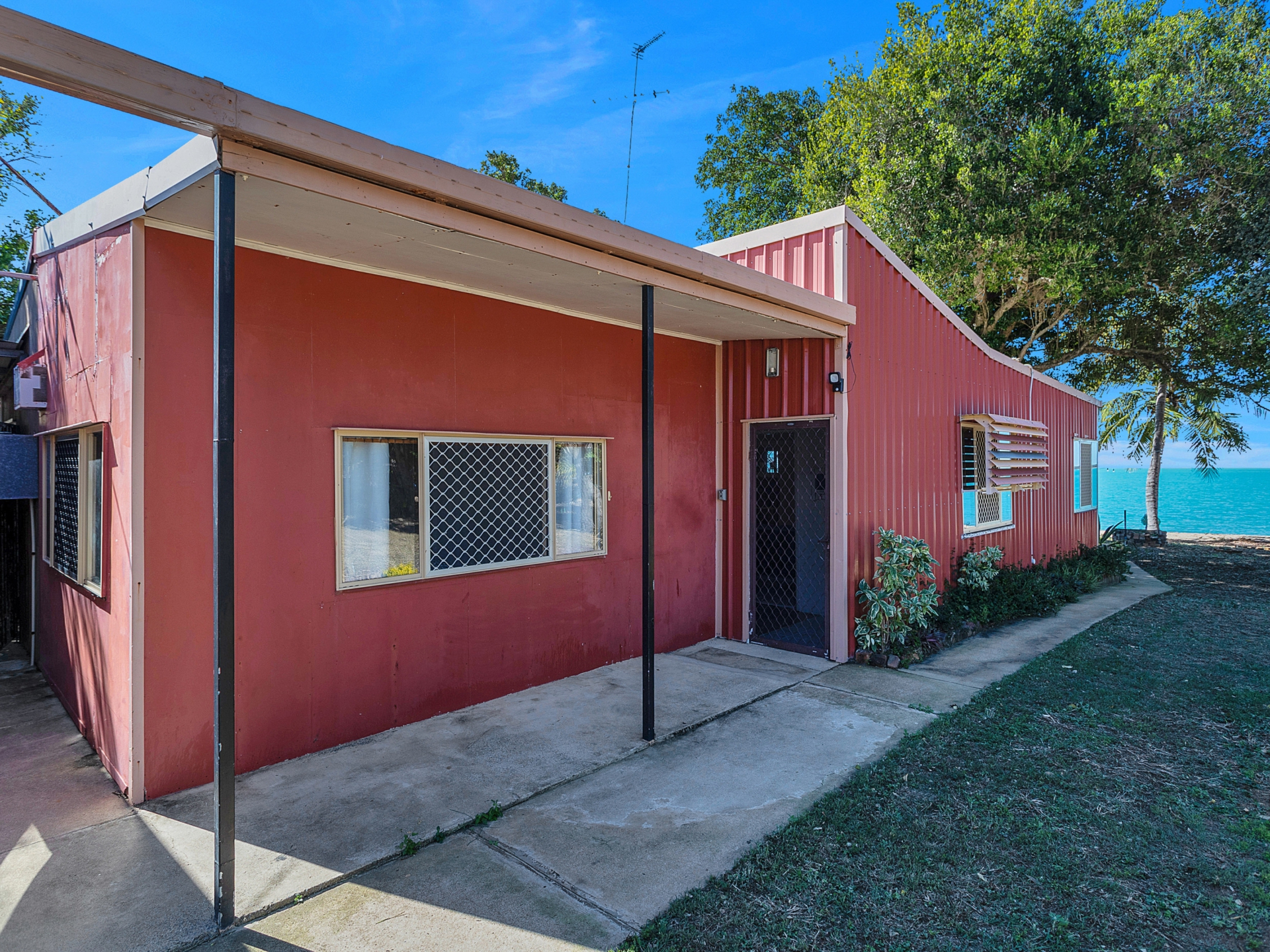 21 Colonial Drive, CLAIRVIEW