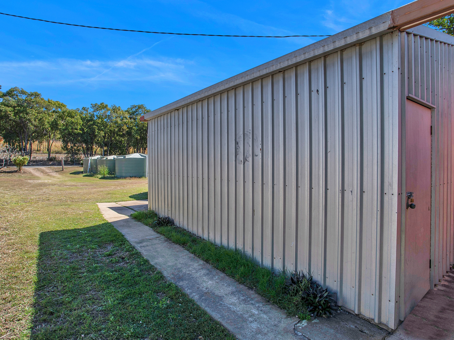 21 Colonial Drive, CLAIRVIEW