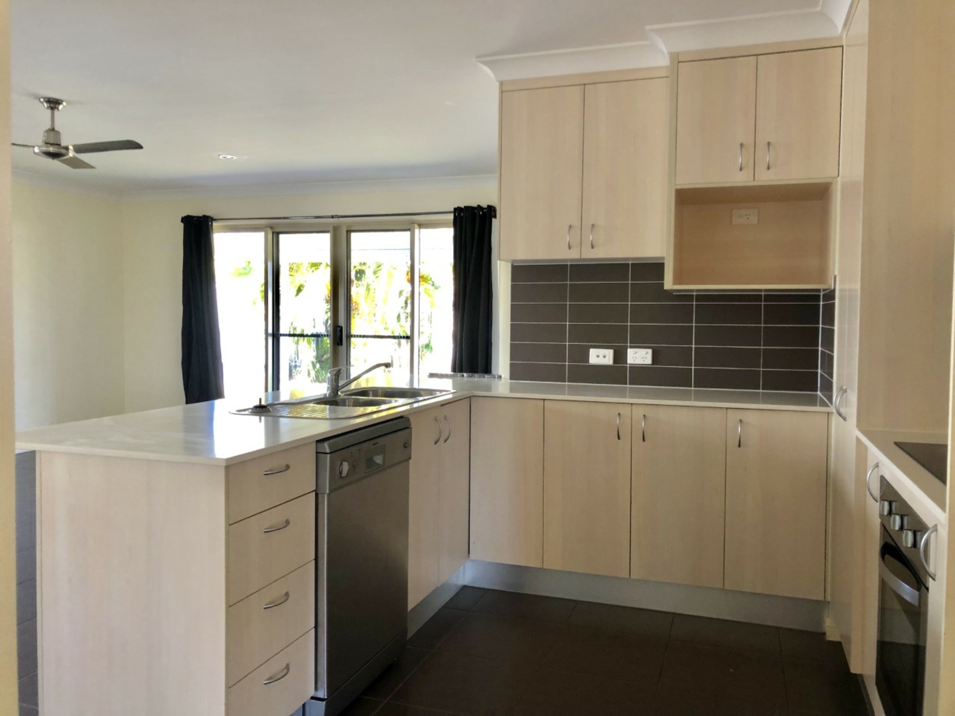 5 Trinity Parade, BLACKS BEACH