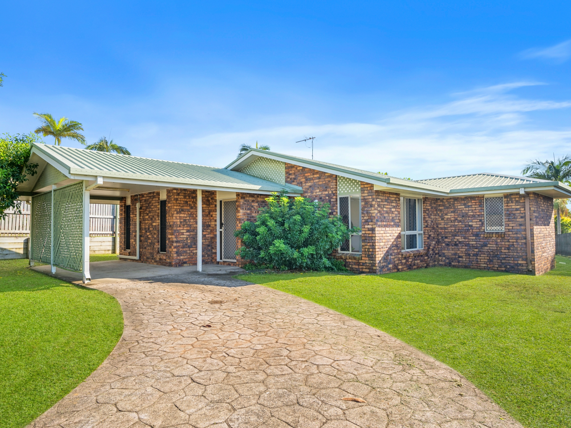 8 Dumfries Court, BEACONSFIELD