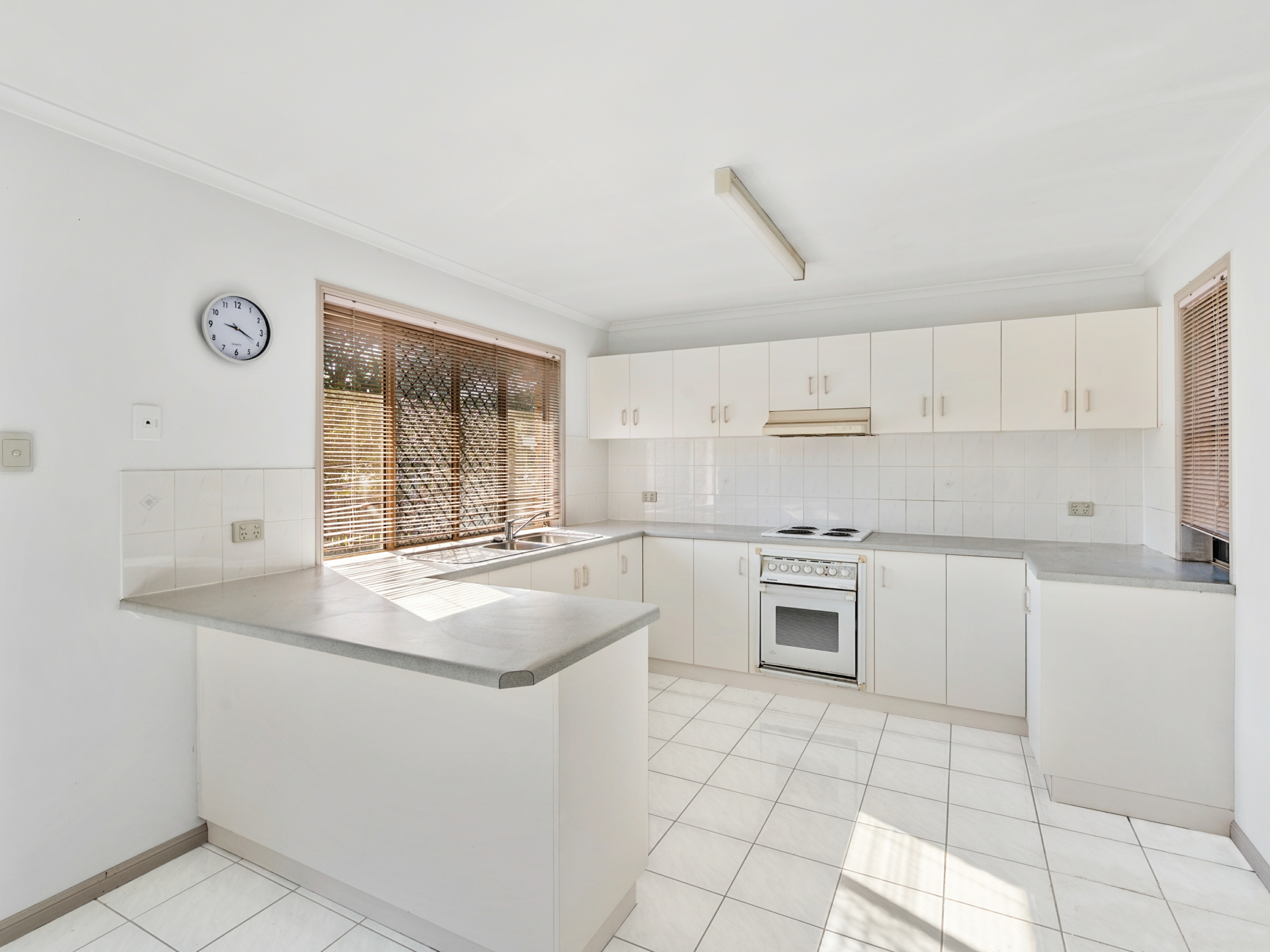 8 Dumfries Court, BEACONSFIELD
