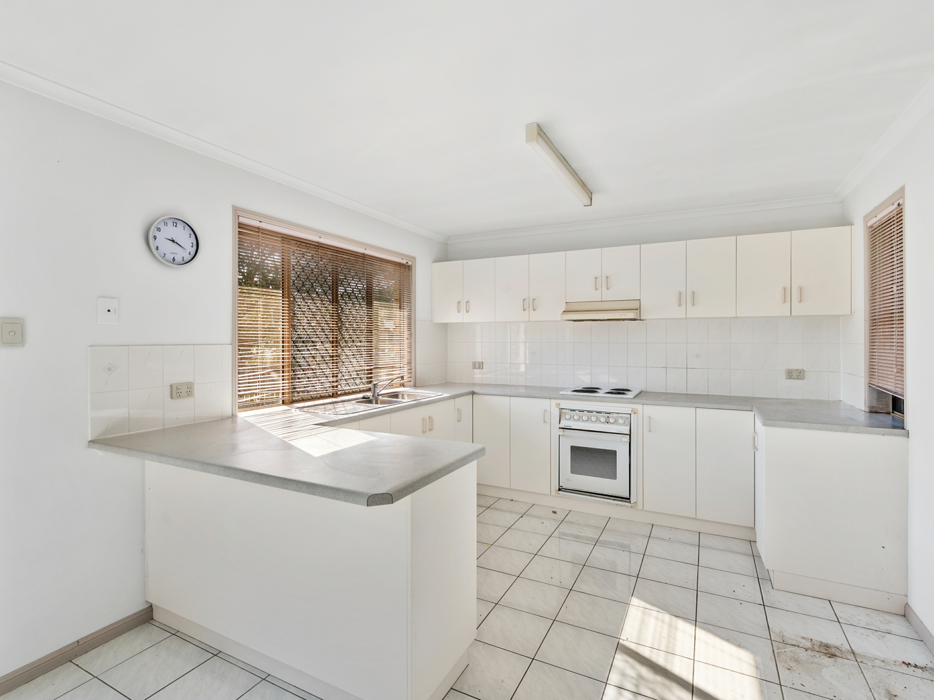 8 Dumfries Court, BEACONSFIELD