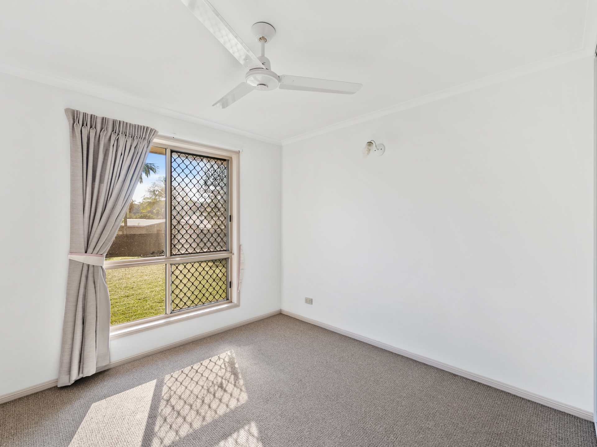 8 Dumfries Court, BEACONSFIELD