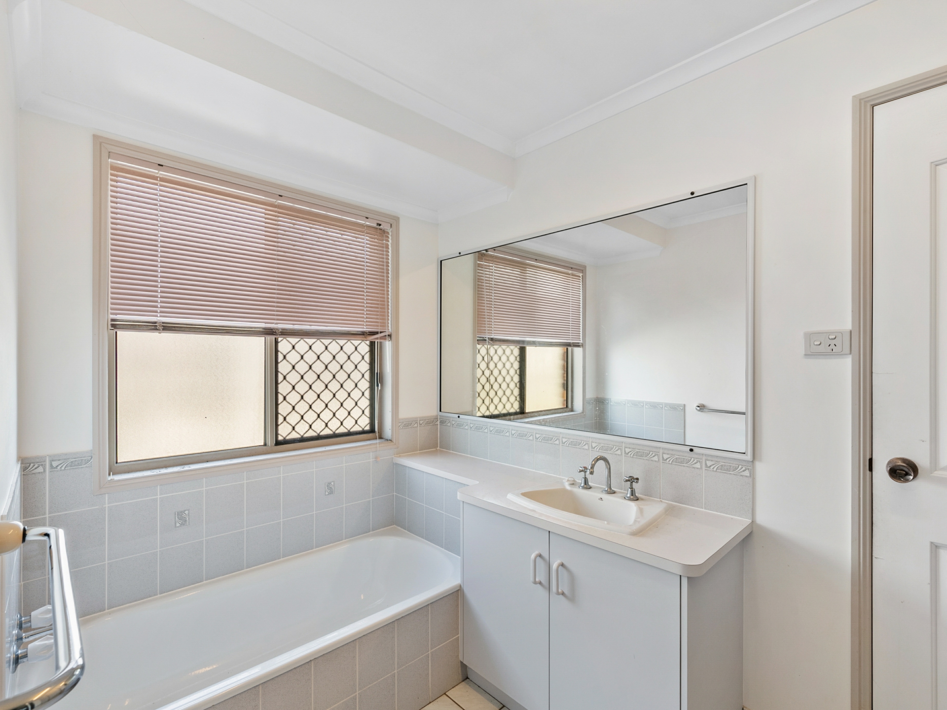 8 Dumfries Court, BEACONSFIELD