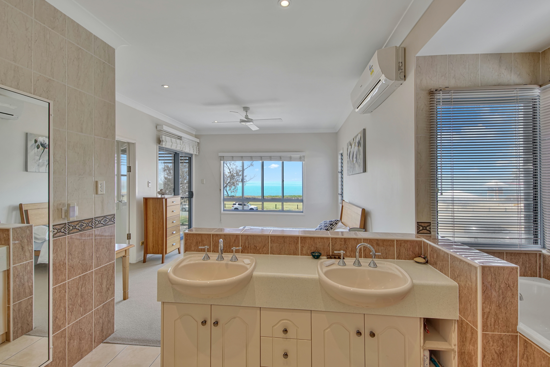 46 Pacific Esplanade, SLADE POINT