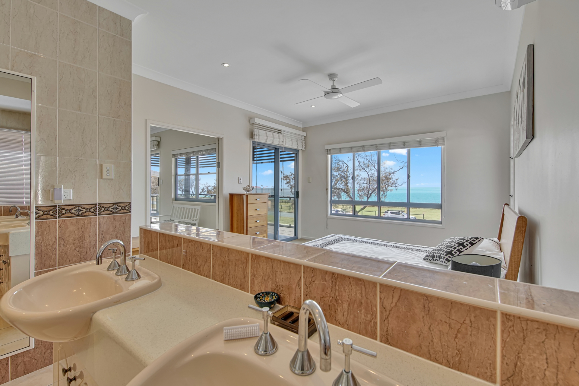 46 Pacific Esplanade, SLADE POINT