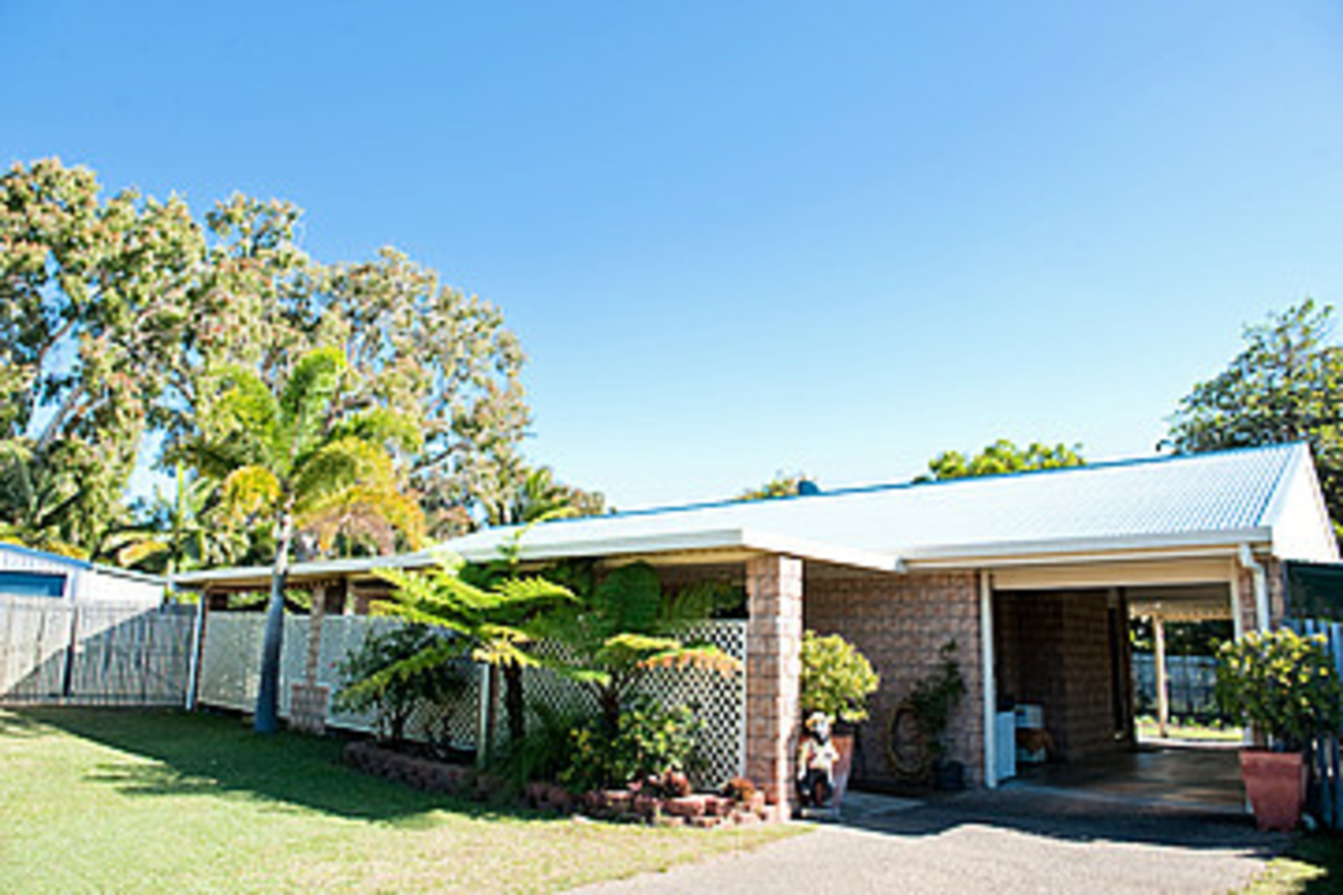 9 Hammer Street, SLADE POINT