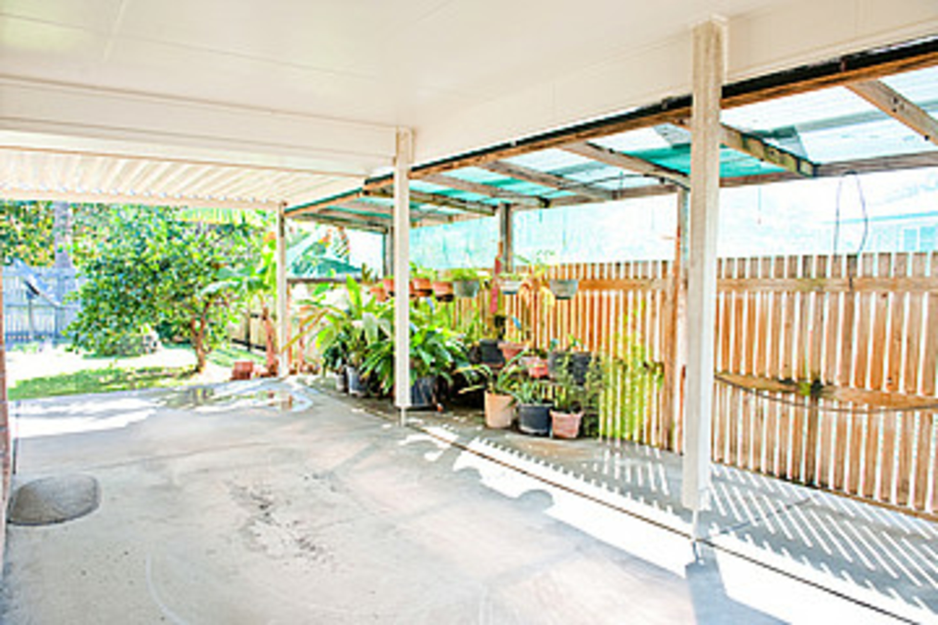 9 Hammer Street, SLADE POINT