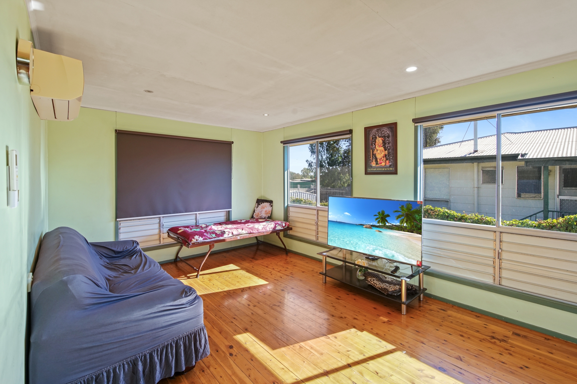 12 Munro Street — photo 2 of 10