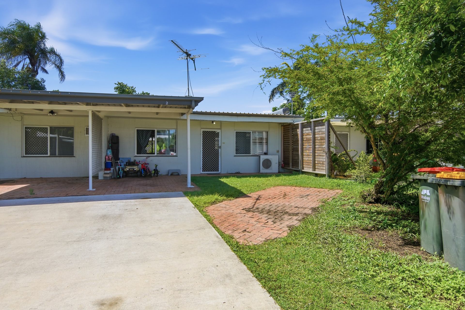 2/4 Graves Street — photo from LJ Hooker Mackay Group