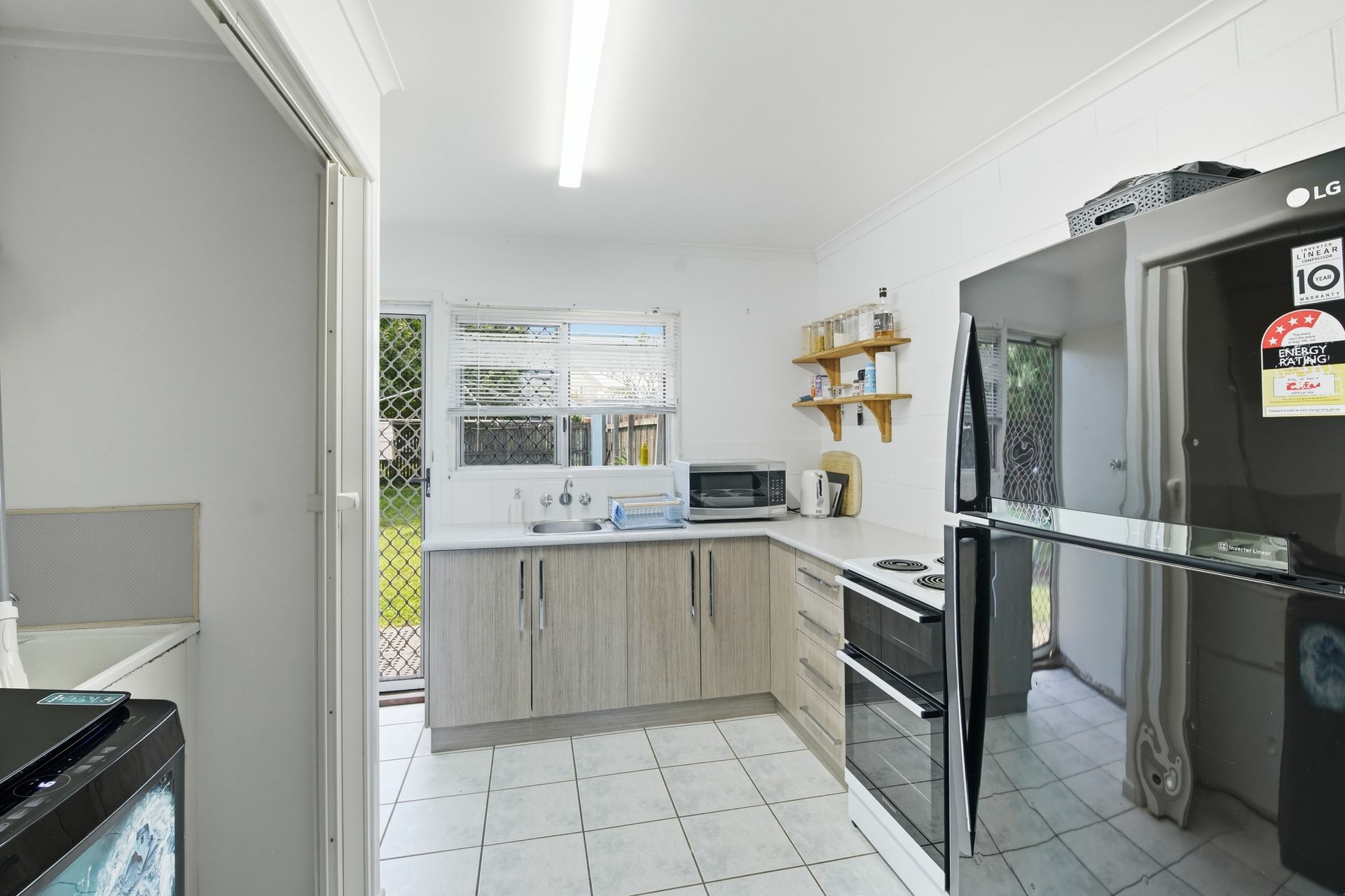 2/4 Graves Street — photo 2 of 8