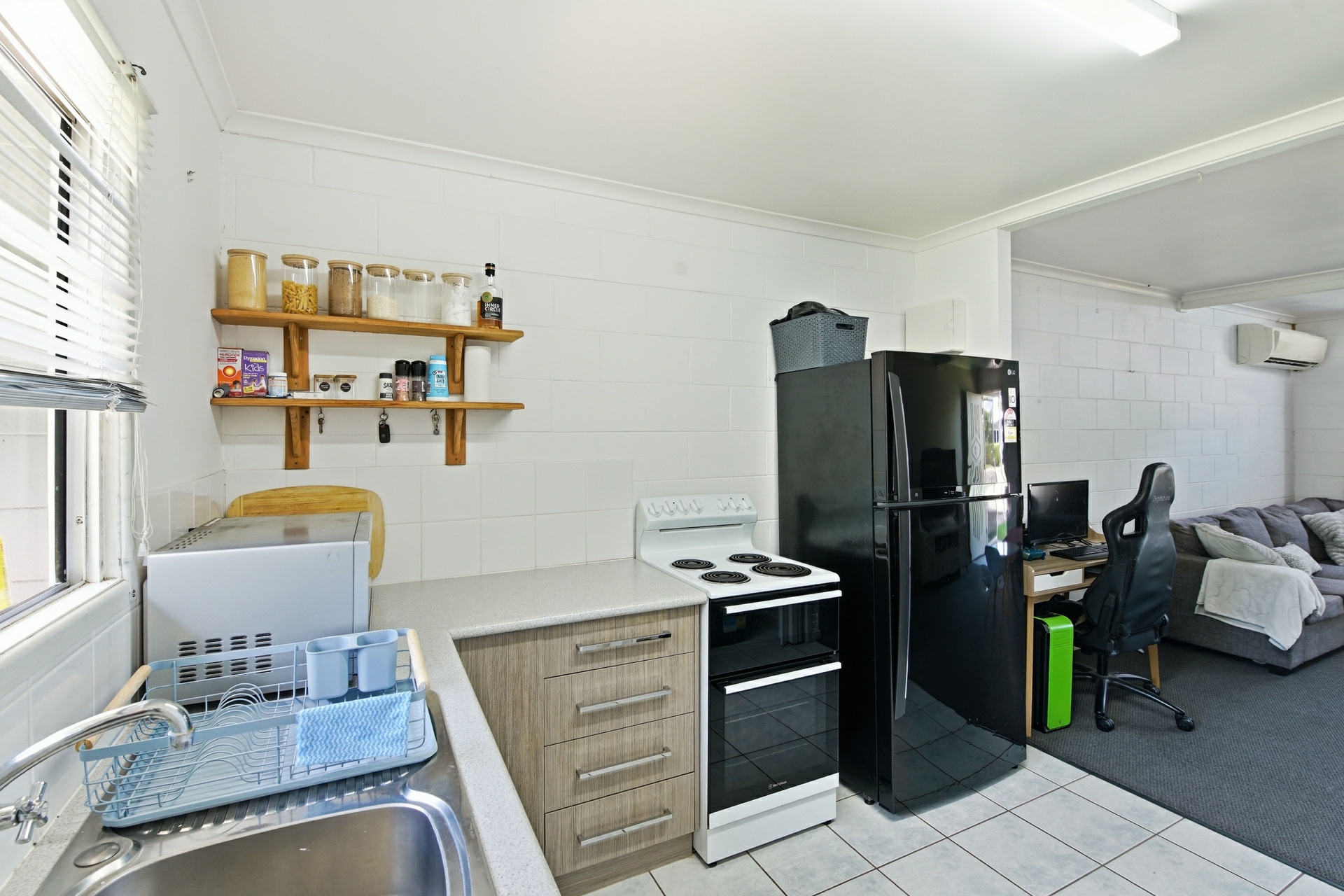 2/4 Graves Street — photo 3 of 8