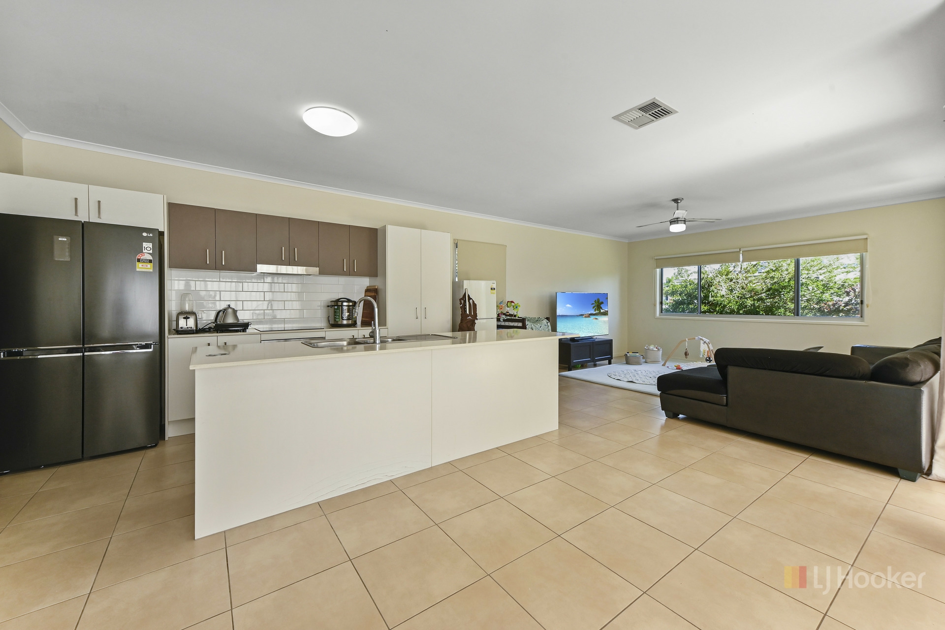 20/8 Petrie Street — photo 3 of 30