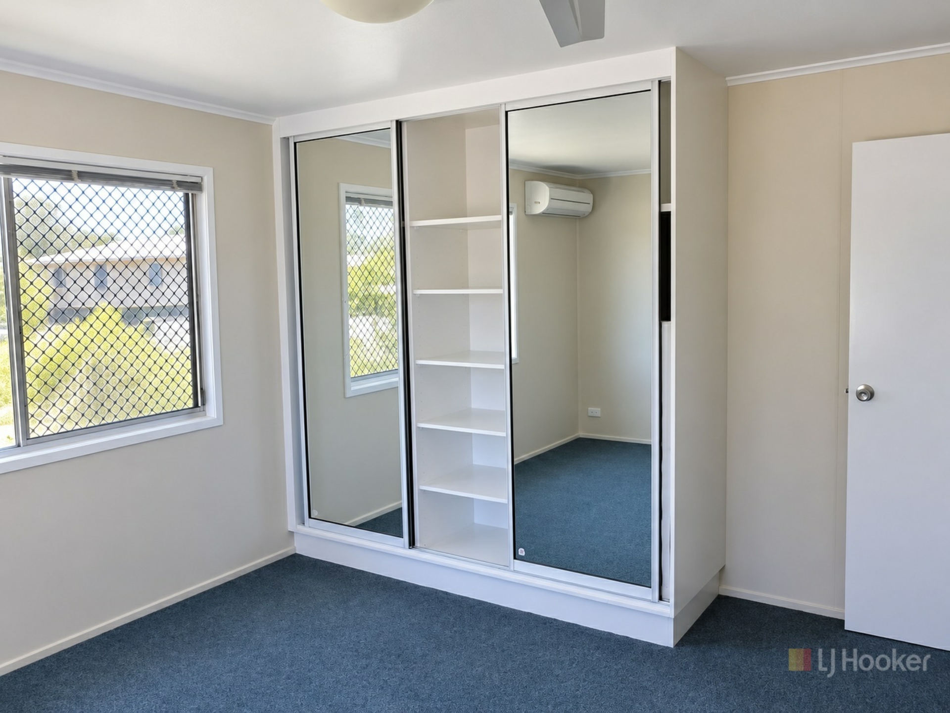 1 Armstrong Crescent — photo 2 of 5