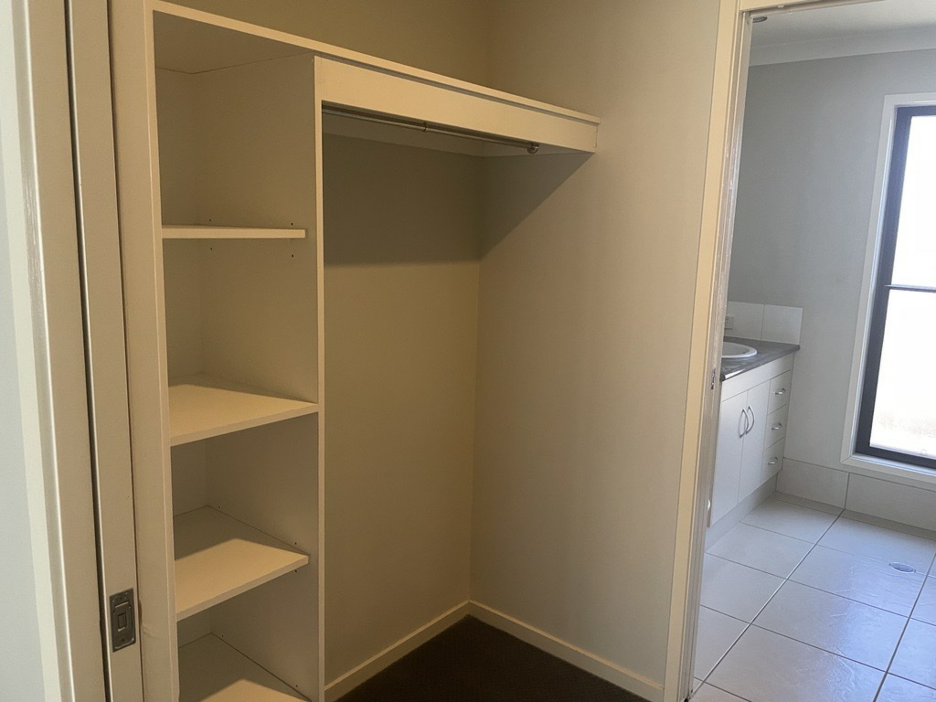 27 Lambert Drive — photo 6 of 14