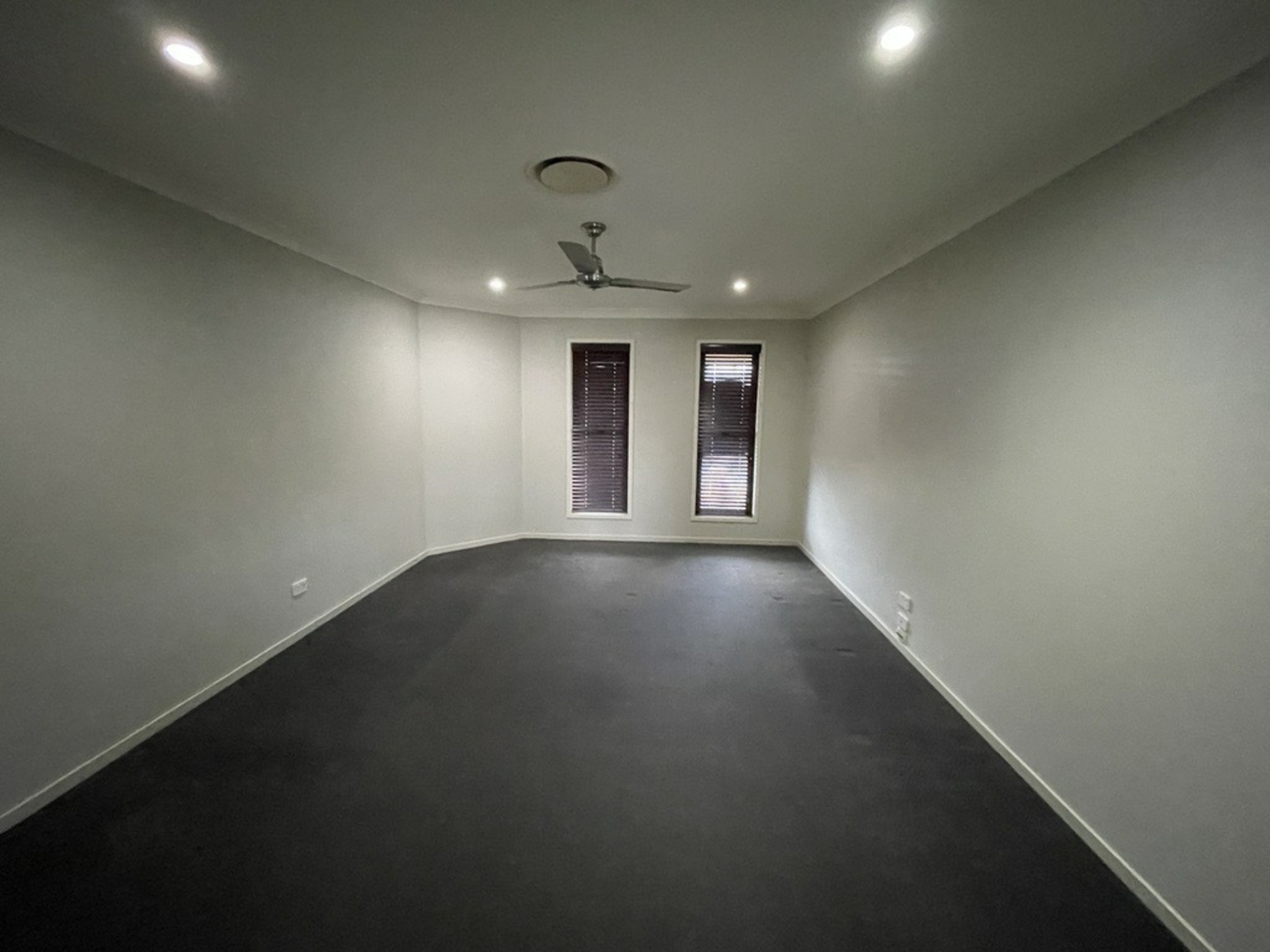 27 Lambert Drive — photo 9 of 14