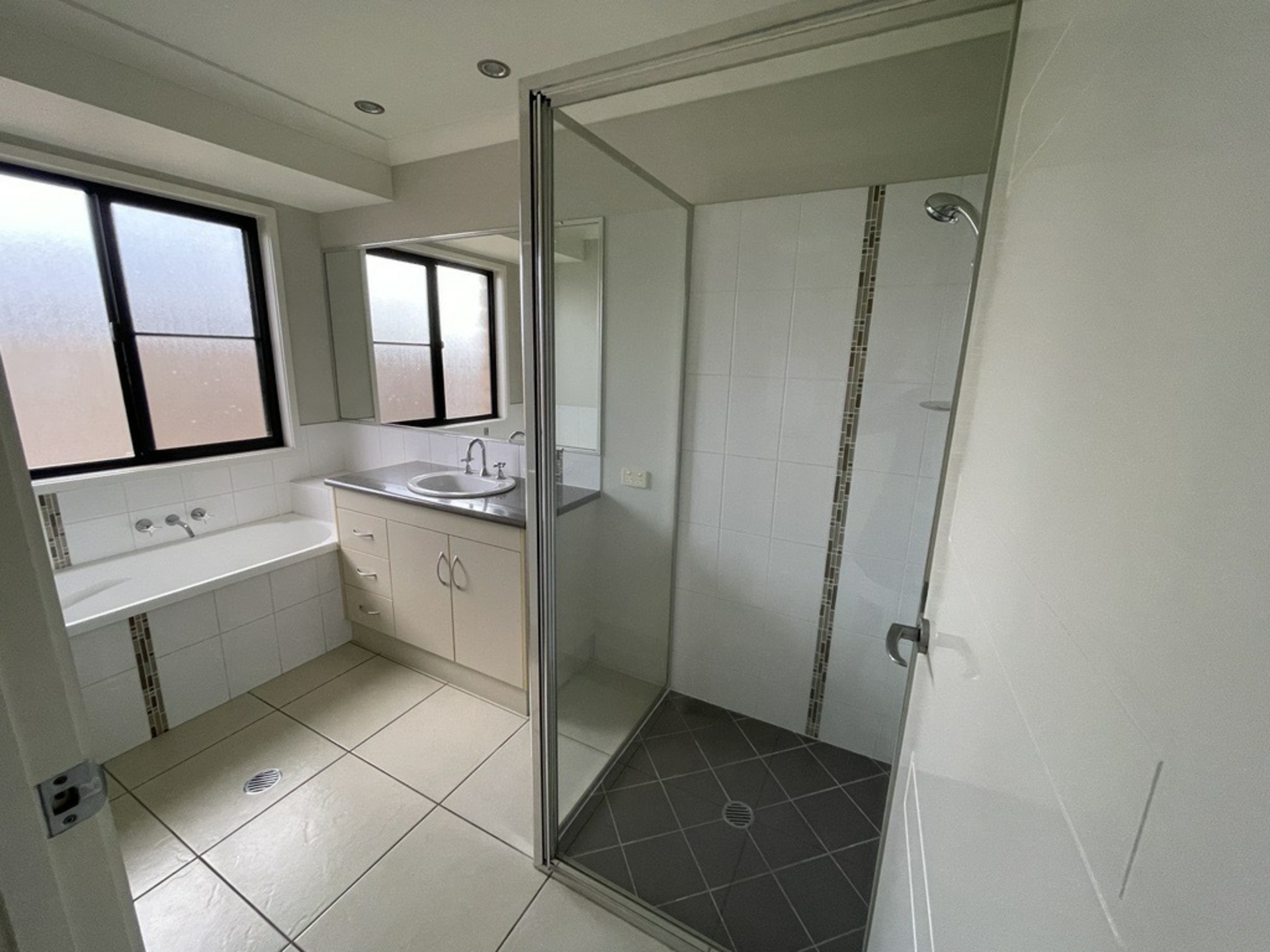 27 Lambert Drive — photo 13 of 14