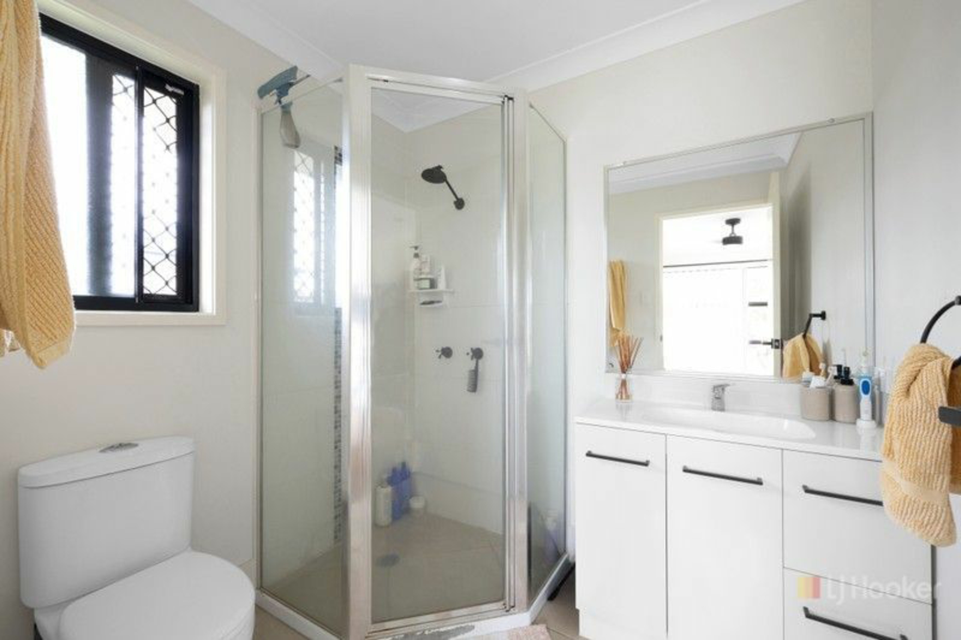 17 Hinkler Court — photo 6 of 11