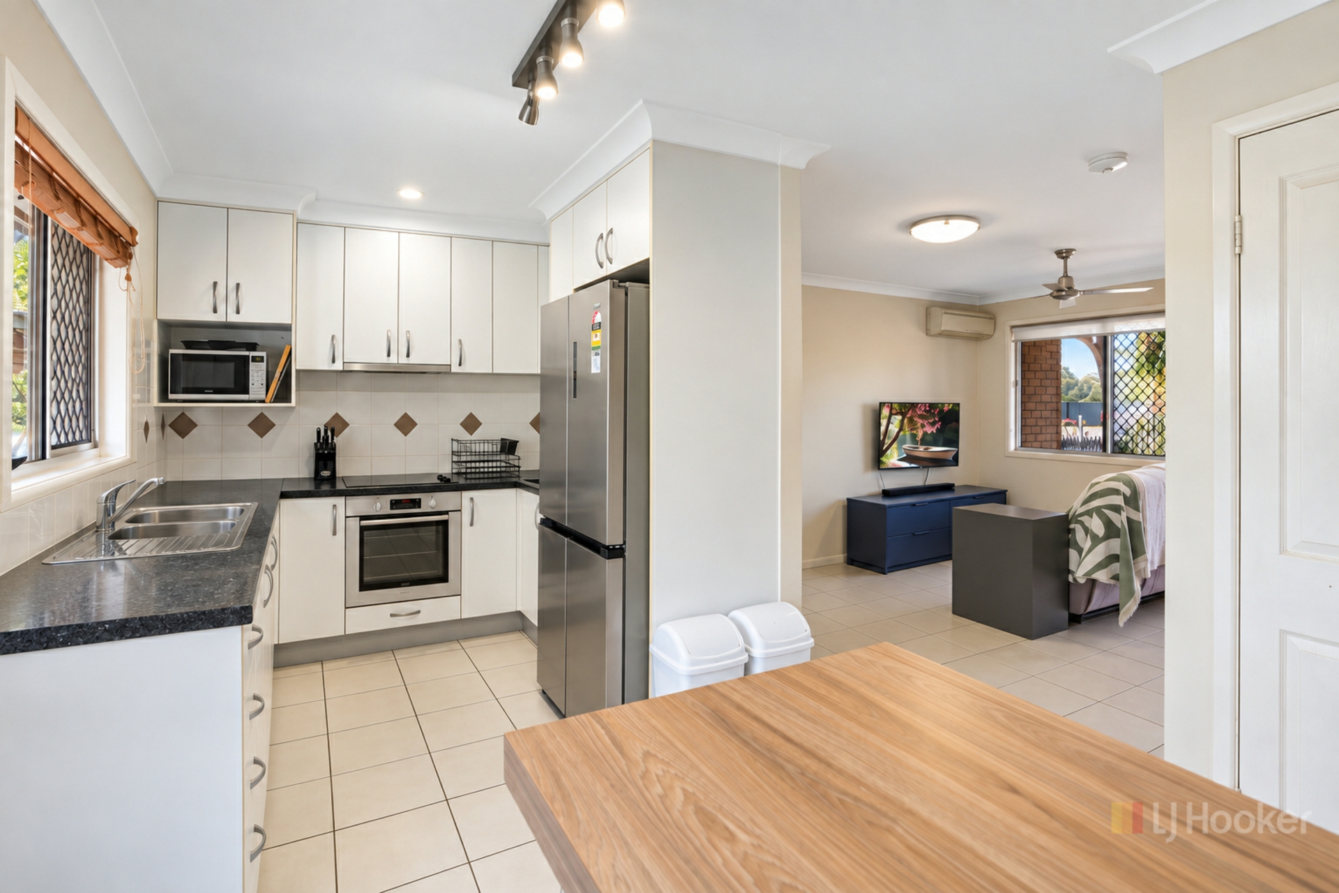 8/61 Hamilton Street — photo 3 of 10