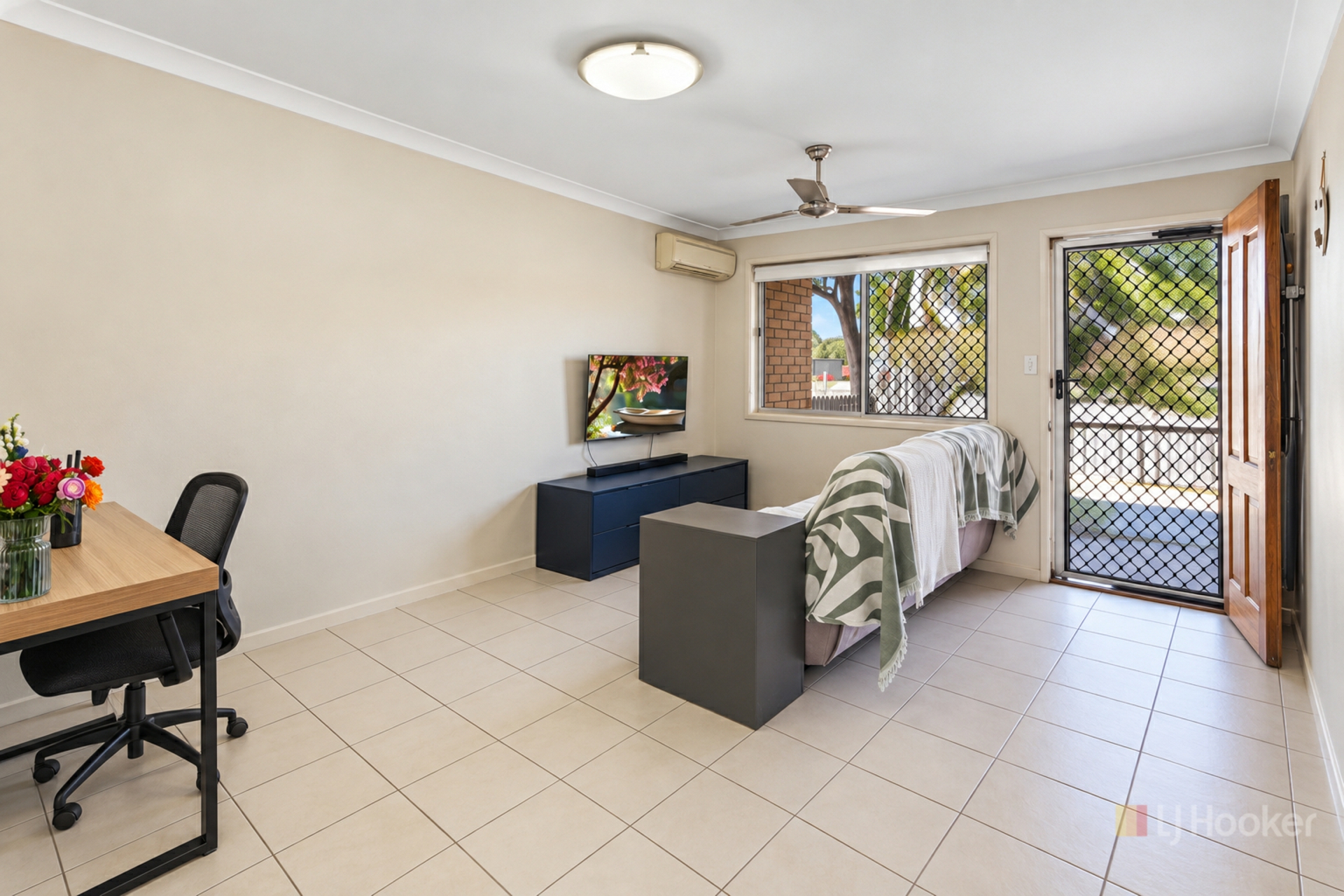 8/61 Hamilton Street — photo 4 of 10