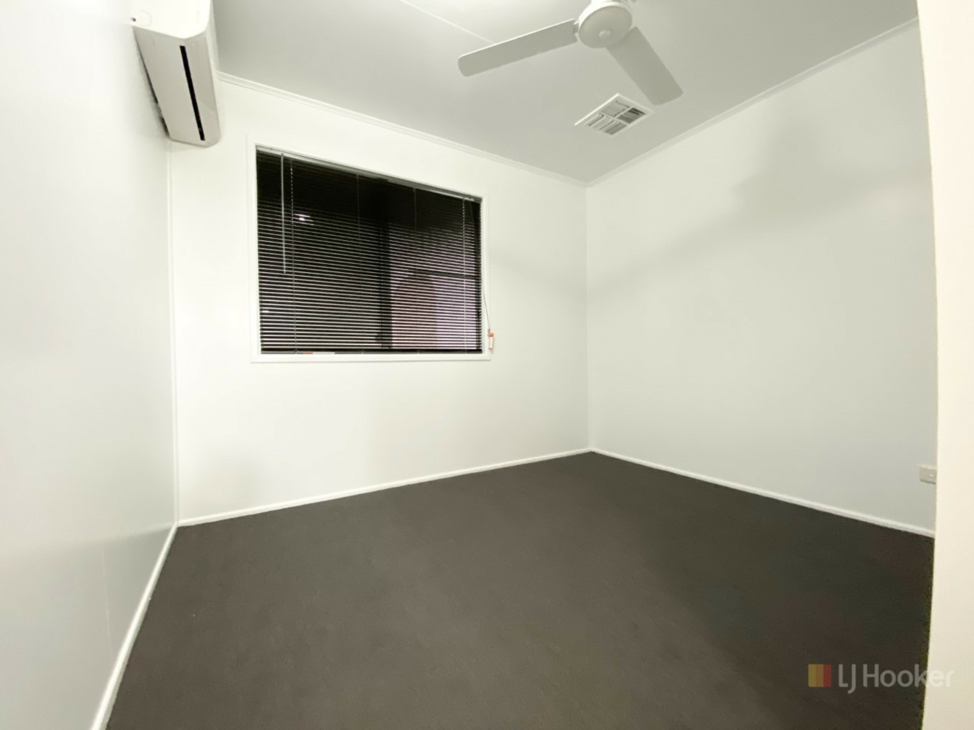 6 Barraclough Crescent — photo 3 of 24