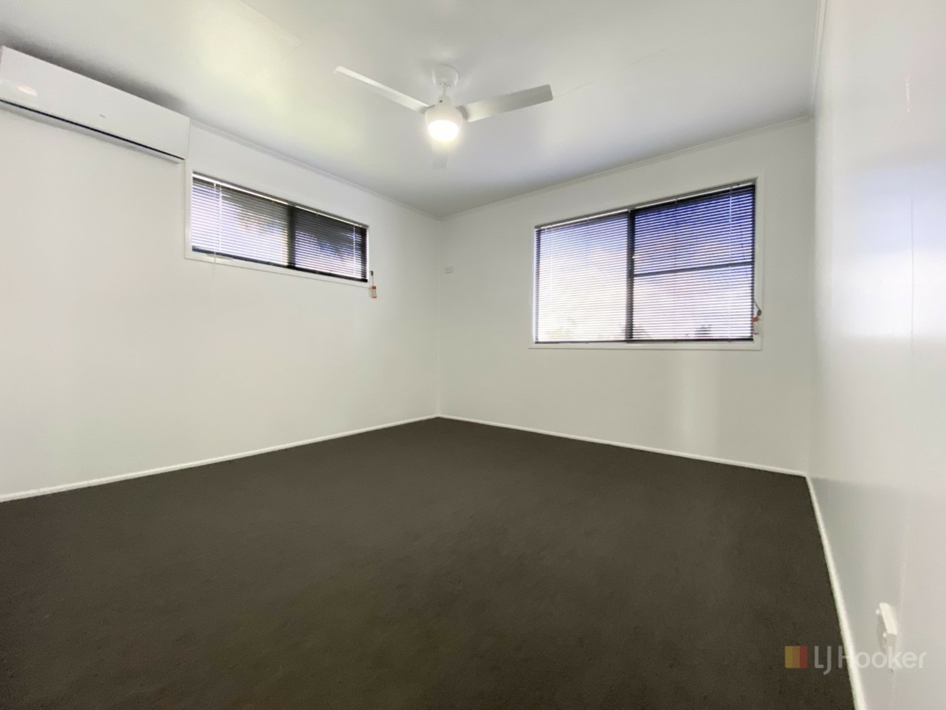 6 Barraclough Crescent — photo 4 of 24