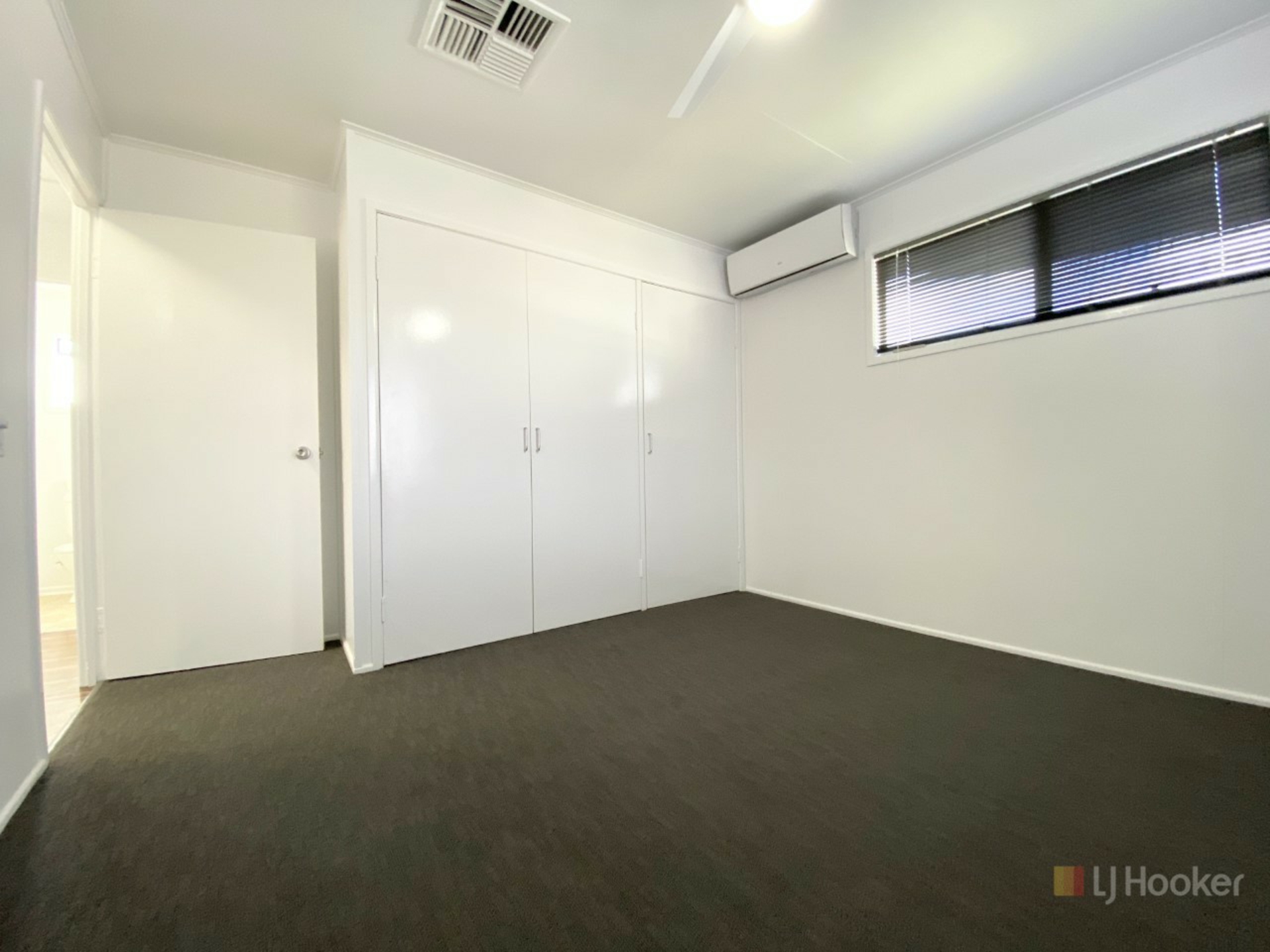 6 Barraclough Crescent — photo 6 of 24