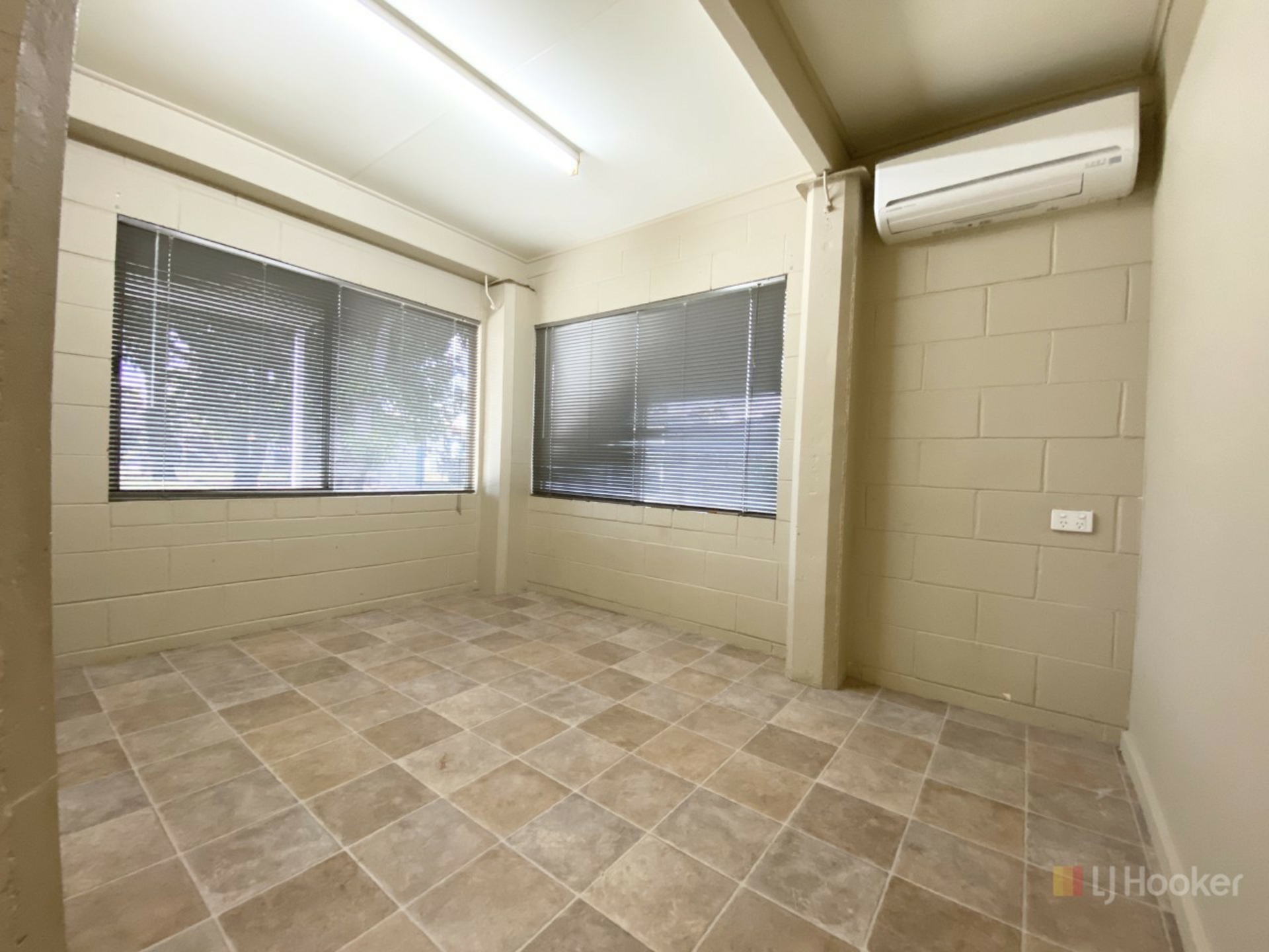 6 Barraclough Crescent — photo 11 of 24