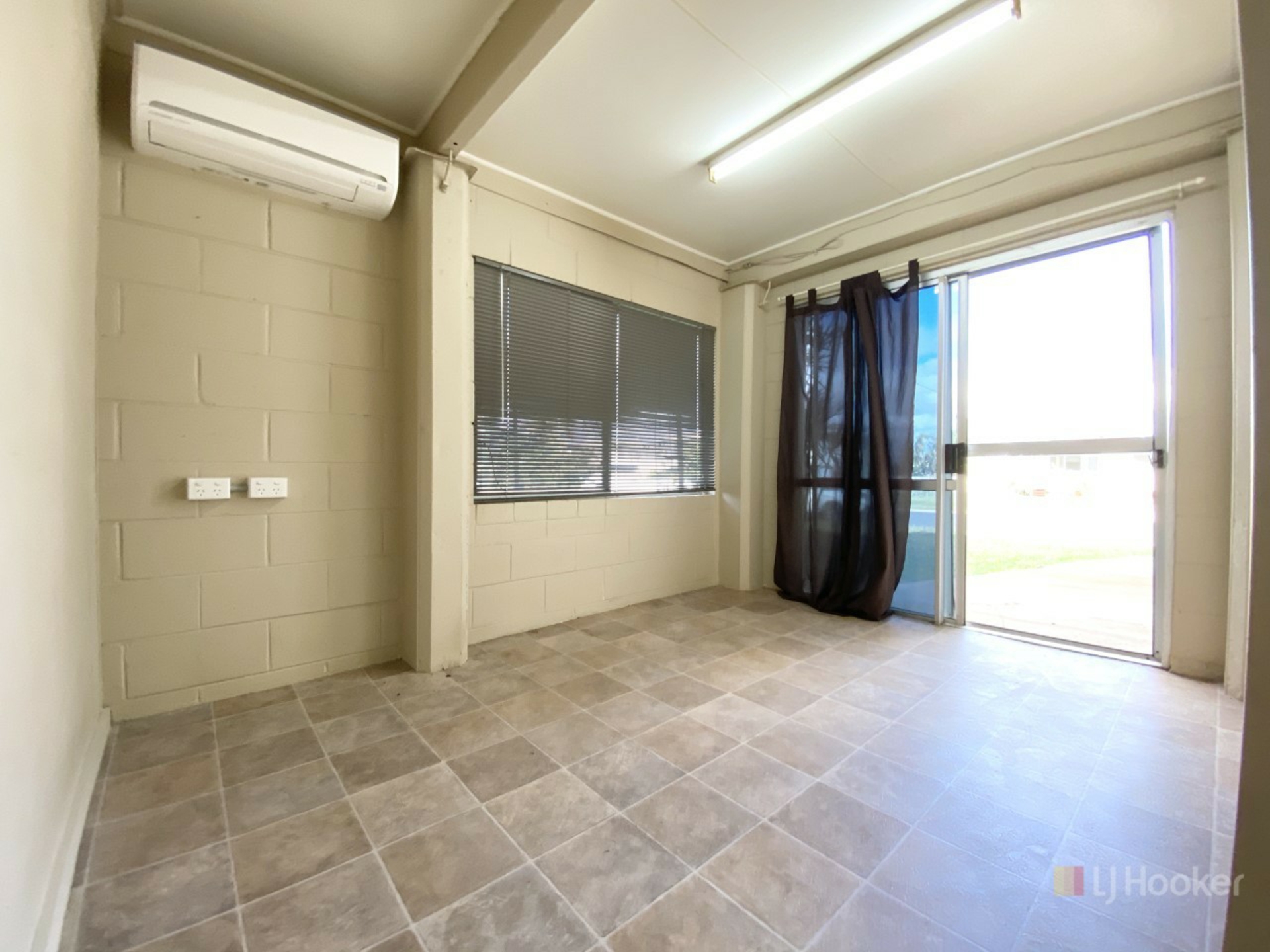 6 Barraclough Crescent — photo 12 of 24