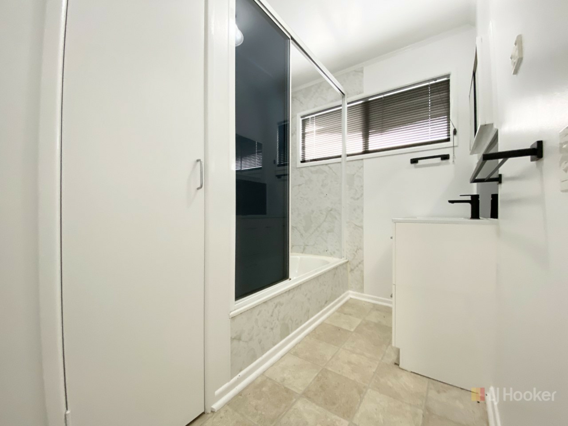 6 Barraclough Crescent — photo 14 of 24