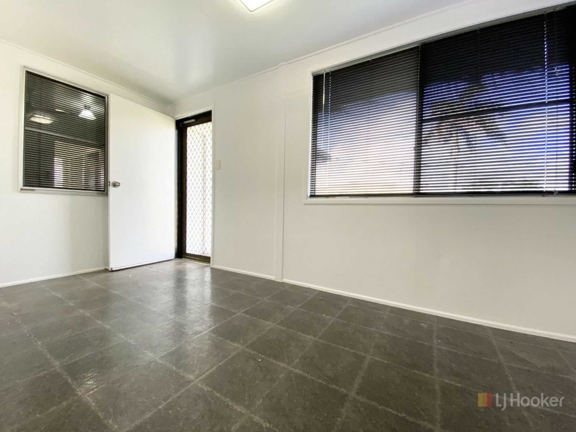 6 Barraclough Crescent — photo 16 of 24