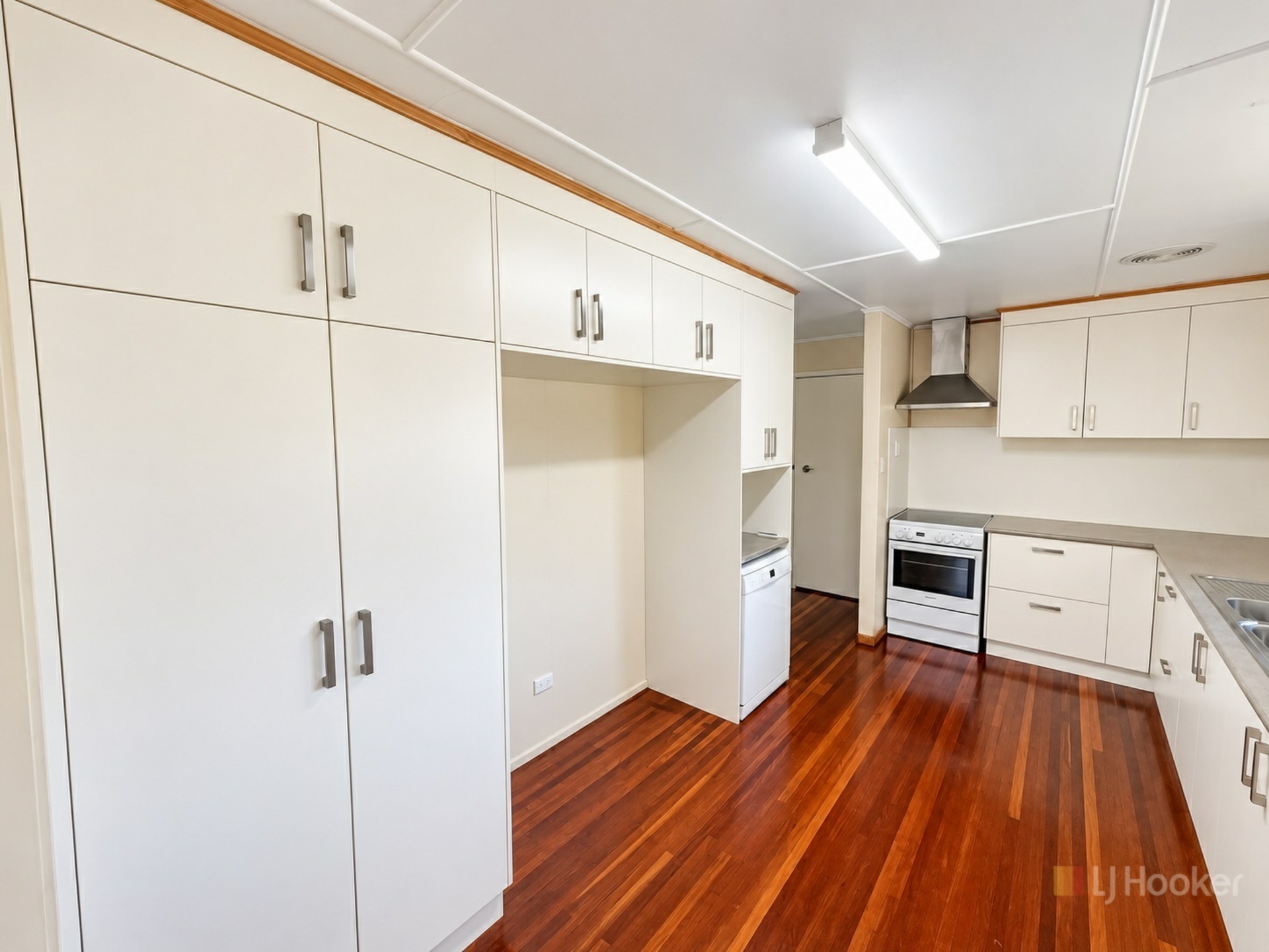 1 Fraser Court — photo 6 of 12