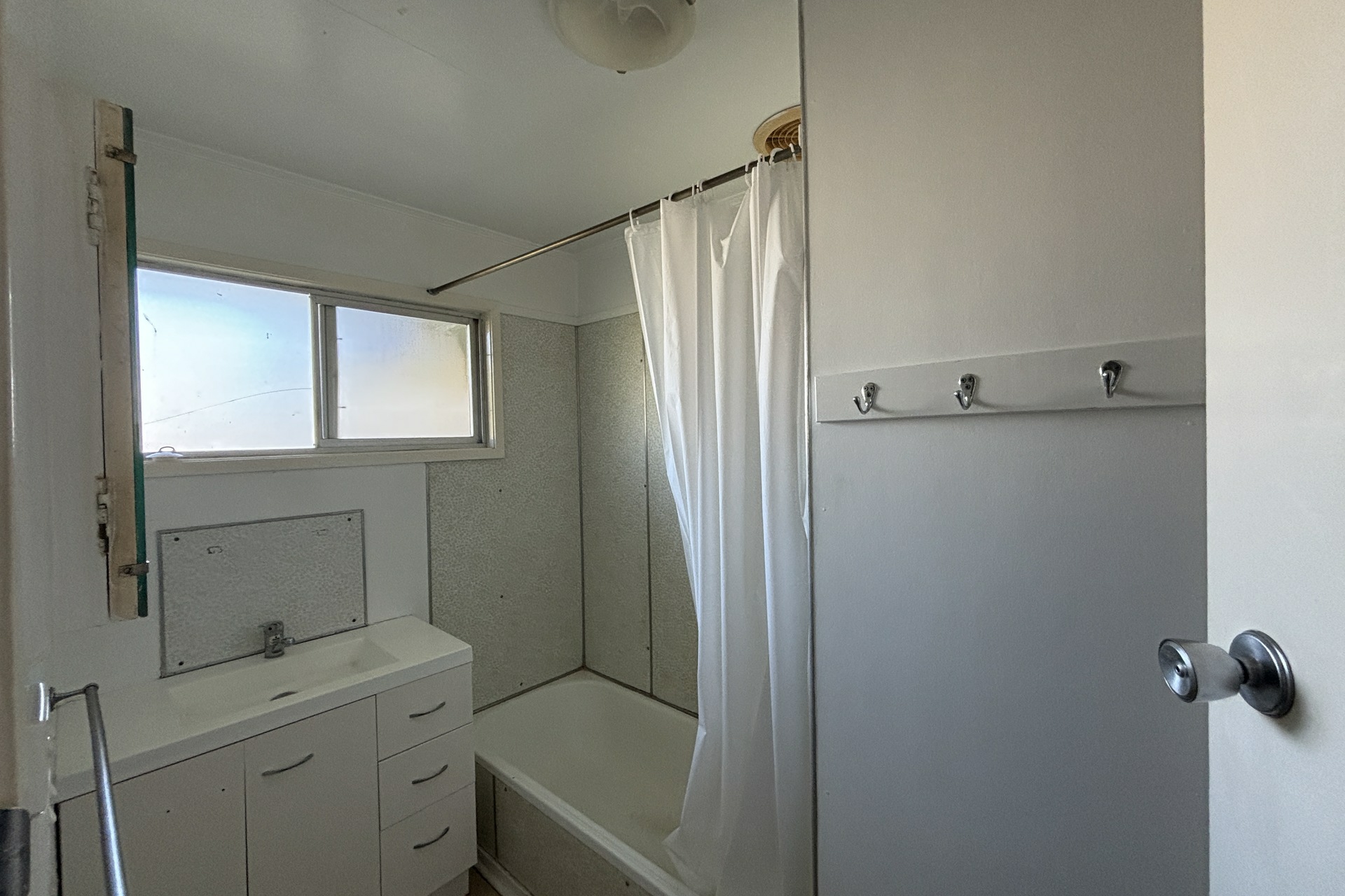61 Beardmore Crescent — photo 7 of 12