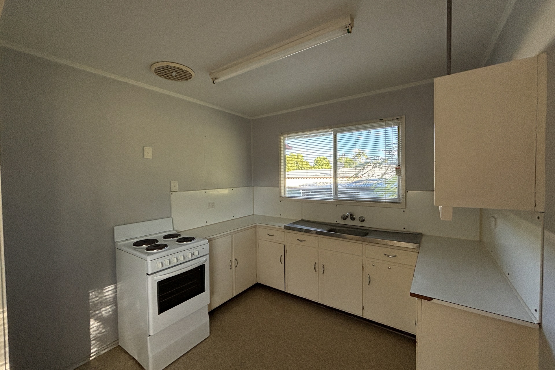 61 Beardmore Crescent — photo 11 of 12