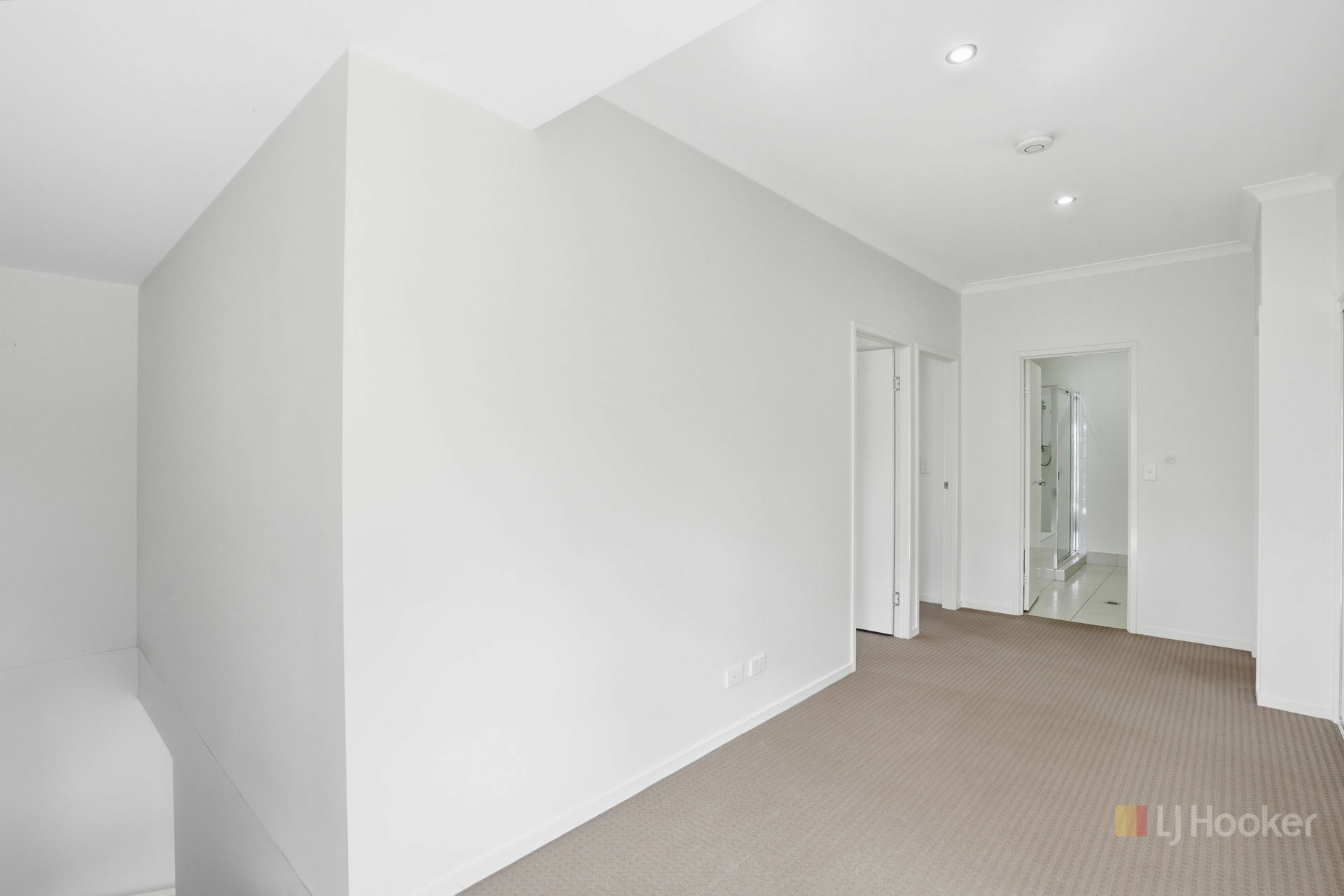 2/10 Barcoo Drive — photo 6 of 15
