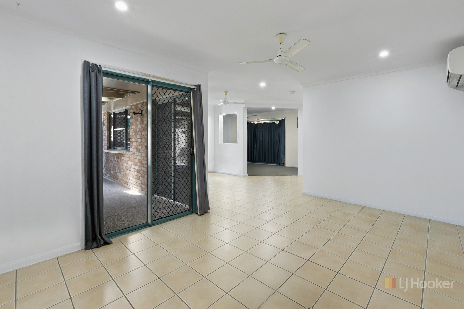 14 Marine Parade — photo 13 of 17