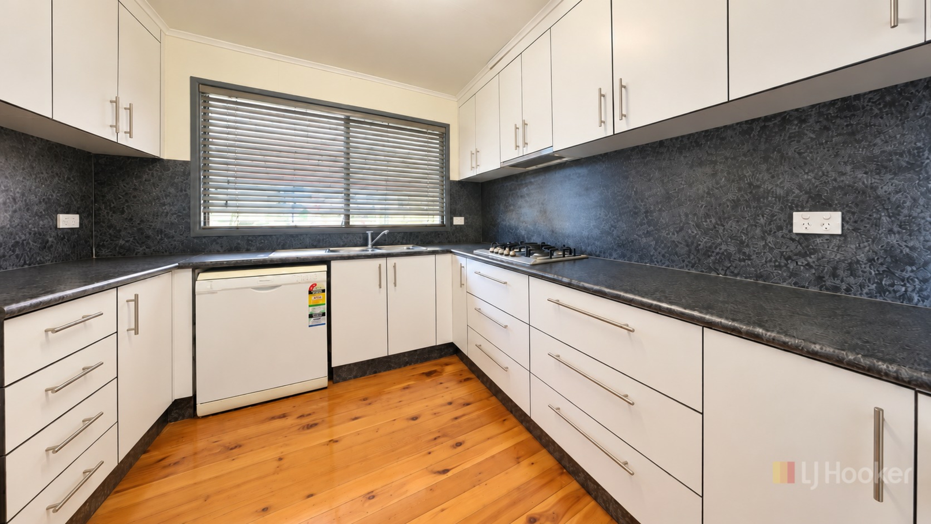 20 Forrest Drive — photo 3 of 10