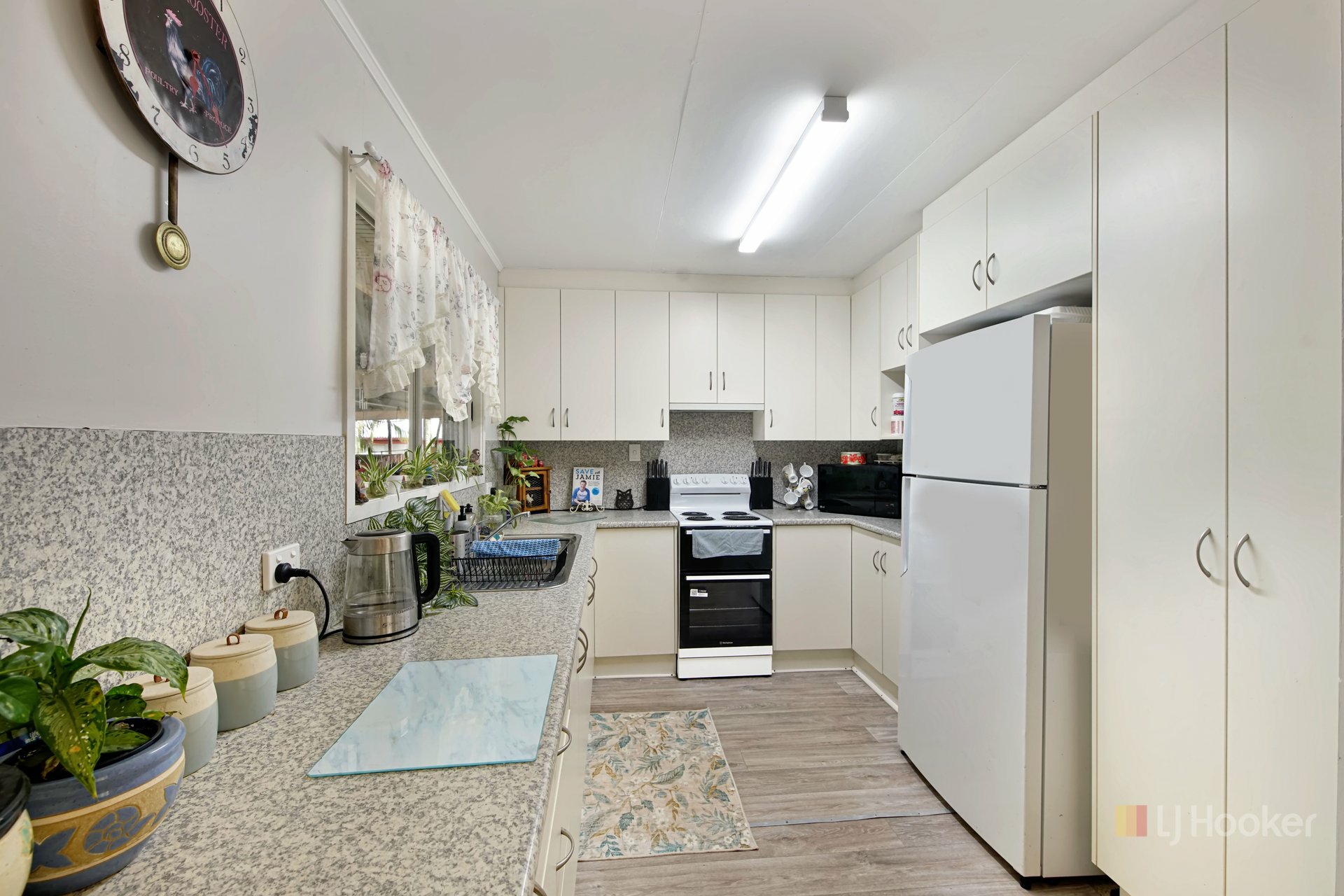 17 Beresford Crescent — photo 5 of 13